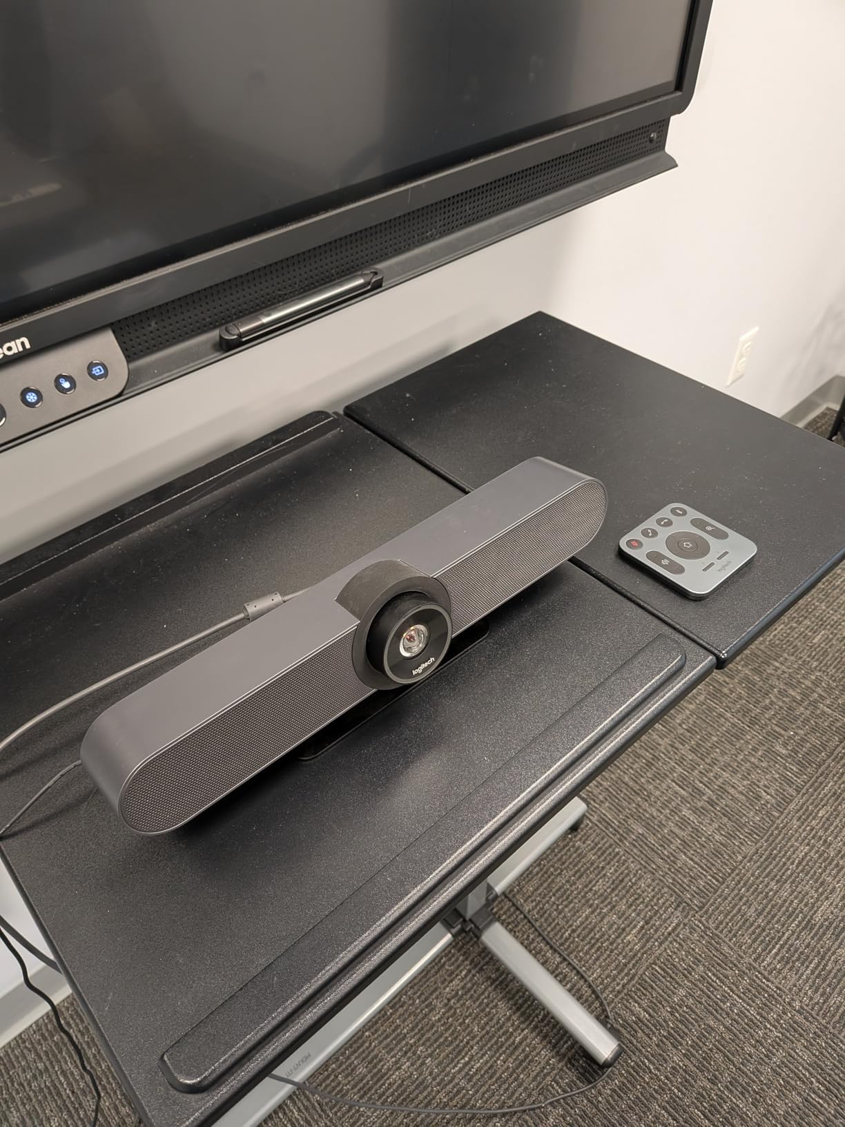 Logitech MeetUp Video Conferencing System with 4K, 3 Microphones, 120° Wide Field of View customer photo 2