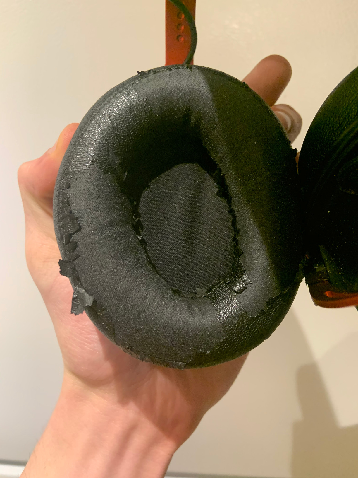 HyperX Cloud Alpha - Gaming Headset, Dual Chamber Drivers, Legendary Comfort, Aluminum Frame, Detachable Microphone, Works on PC, PS4, PS5, Xbox One/ Series X|S, Nintendo Switch and Mobile - Red customer photo 2