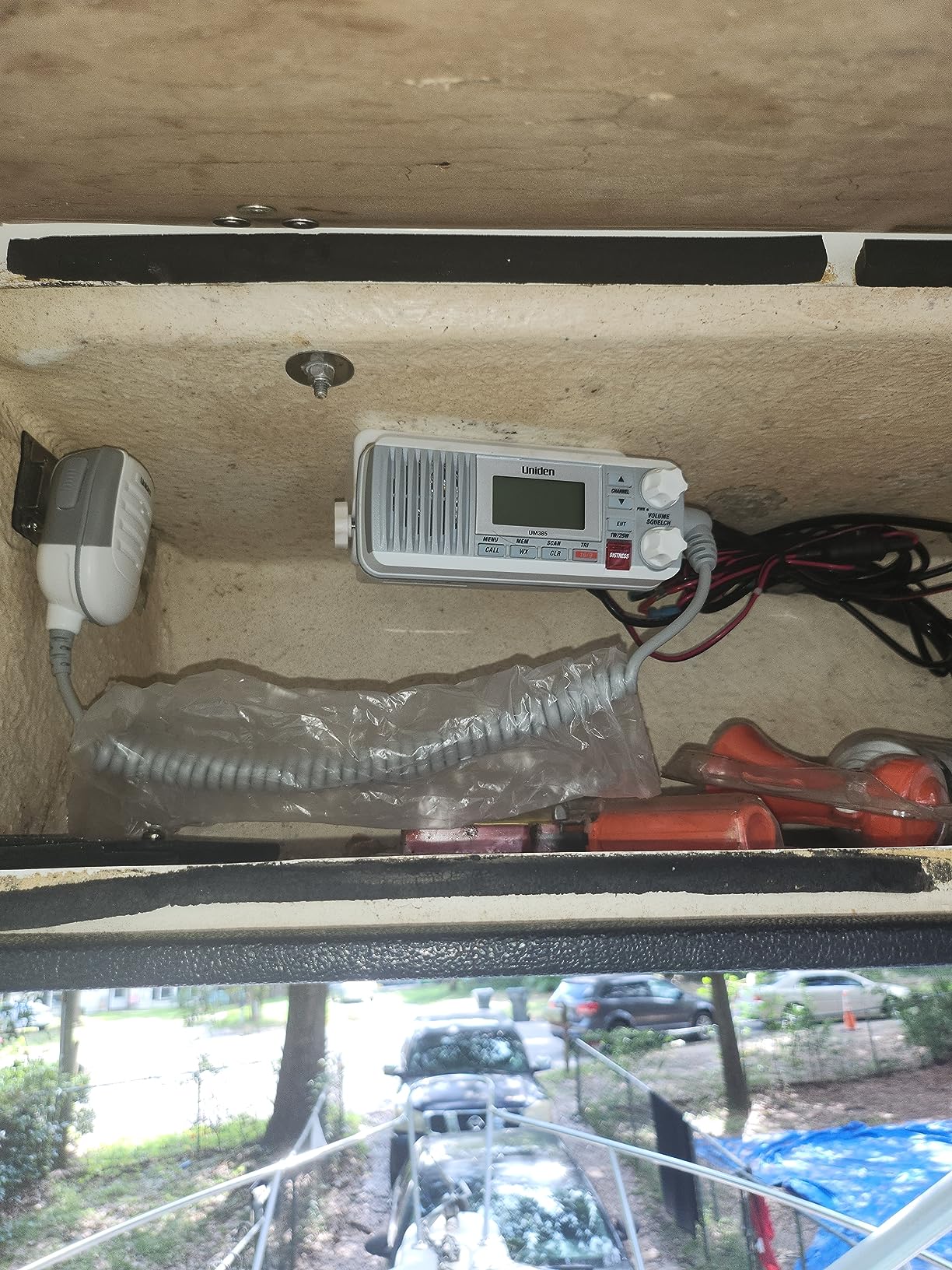 Uniden UM385BK 25 Watt Fixed Mount Marine VHF Radio, Waterproof, Noaa Weather Alert, All USA/Intl/Canadian Marine Channels customer photo 1