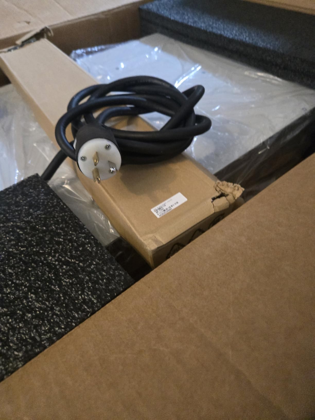 APC 2200VA Smart UPS with SmartConnect, SMT2200RM2UC Rack Mount UPS Battery Backup, Sinewave, AVR, 120V, Line Interactive Uninterruptible Power Supply customer photo 1