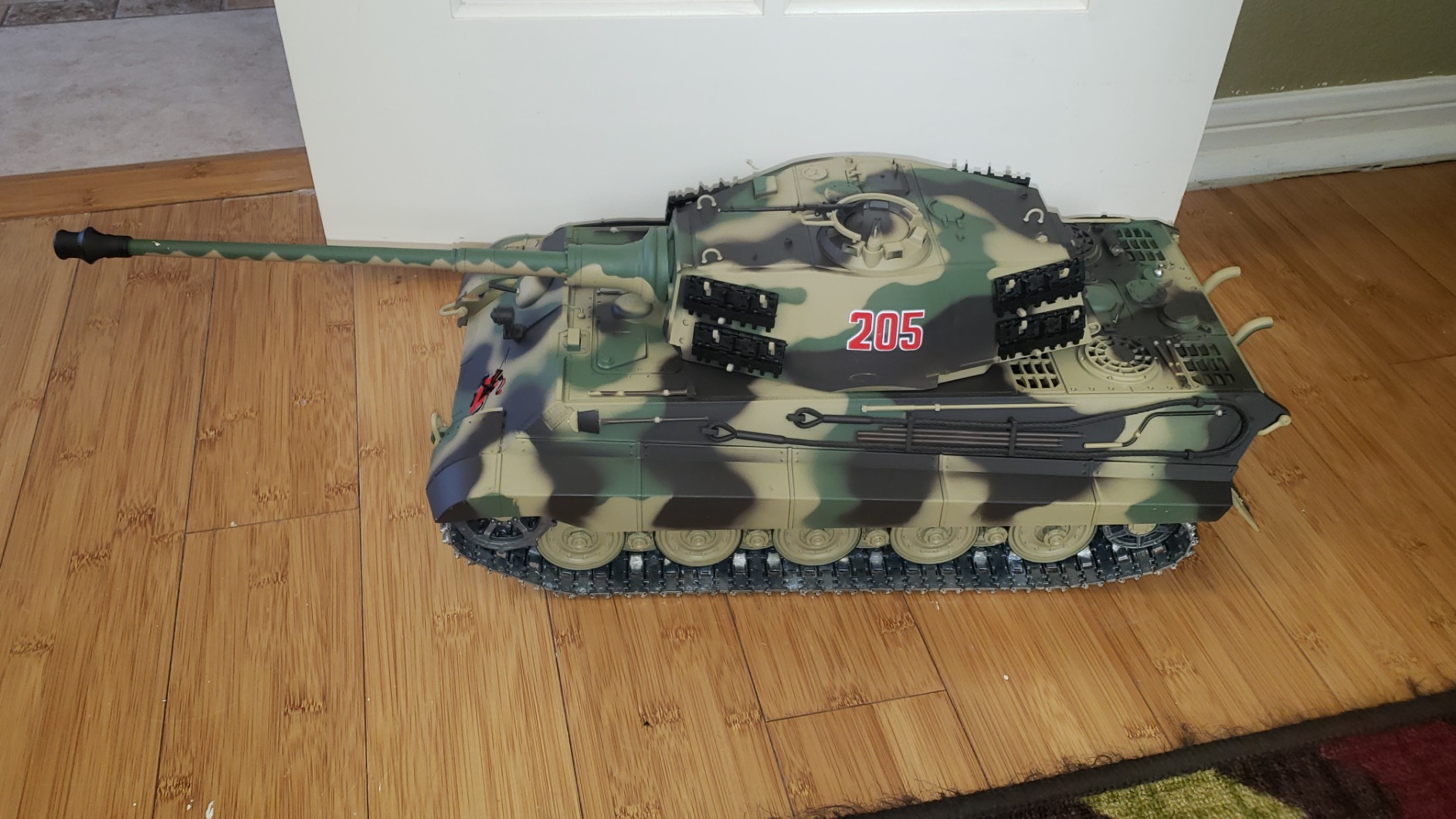 Modified Edition 1/16 2.4ghz Remote Control German King Tiger Henschel Tank Model(360-Degree Rotating Turret)(Steel Gear Gearbox)(3800mah Battery)(Metal Tracks &Sprocket Wheel & Idle Wheel) customer photo 1