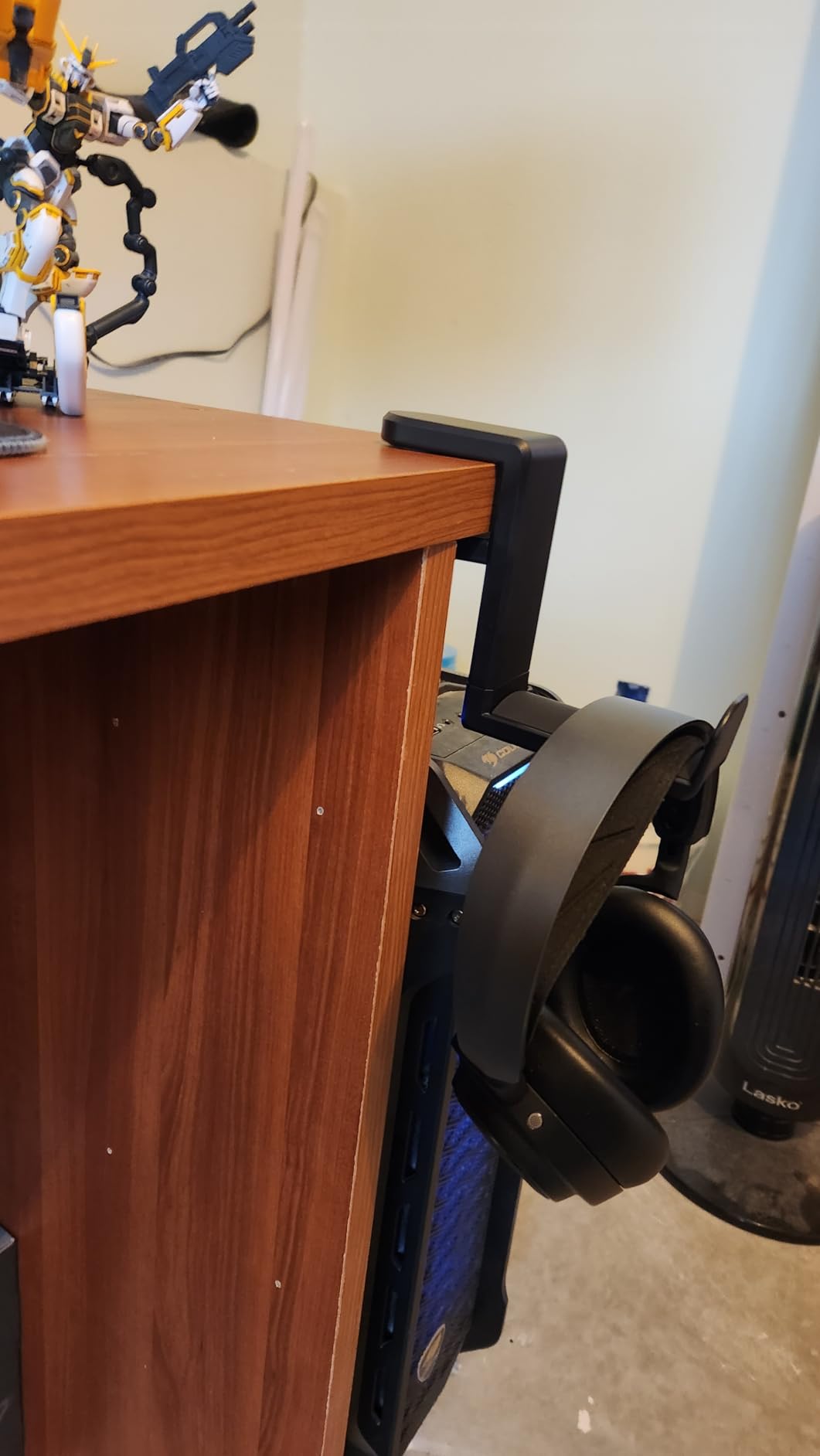 EURPMASK Rotating Headphone Stand - PC Gaming Headset Holder, Adjustable Clamp-on Under Desk Hanger With 360 Degree Swivel & Cable Clip Organizer - Black customer photo 2