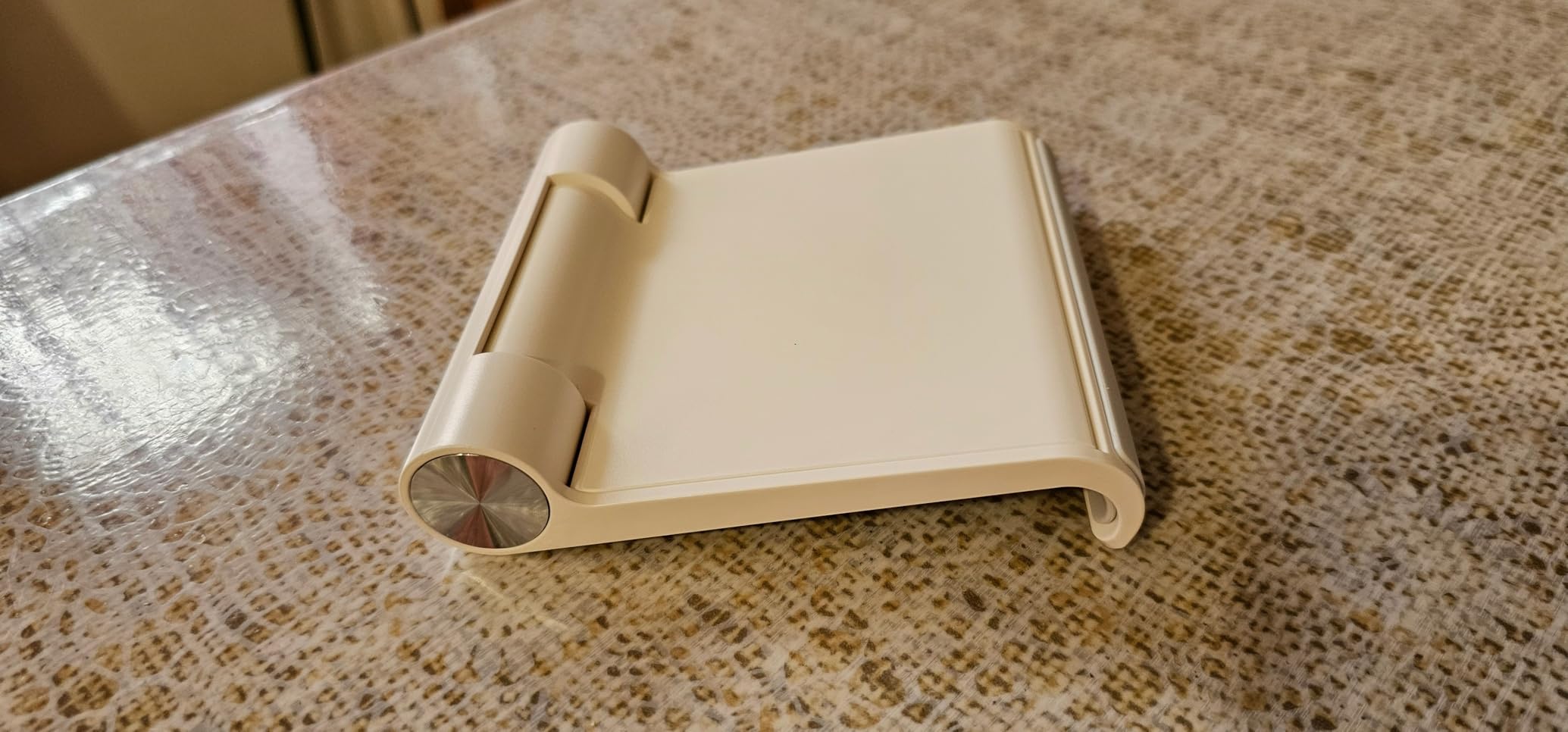 UGREEN Tablet Stand Holder Adjustable Portable Desktop Dock Office Compatible with iPad Pro 11 9.7 10.5 Air Mini 5 4 3 2 iPhone 17 16 15 14 13 12 Black customer photo 1