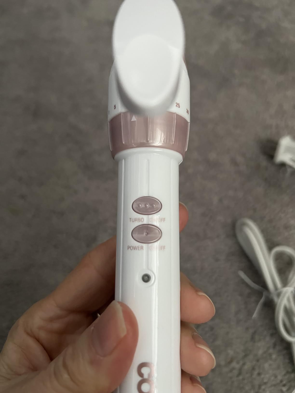 Conair Double Ceramic 1-Inch Curling Iron, 1-Inch Barrel Creates Classic Curls, Hair Curler for Use on Short, Medium, & Long Hair, White/Rose Gold customer photo 1