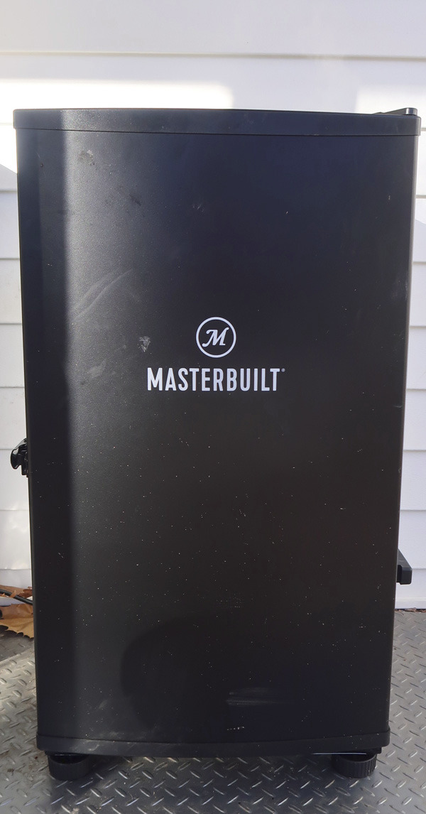 Masterbuilt 30-inch Digital Electric Vertical BBQ Smoker with Side Wood Chip Loader, Chrome Racks and 710 Cooking Square Inches in Black, Model MB20071117 customer photo 1