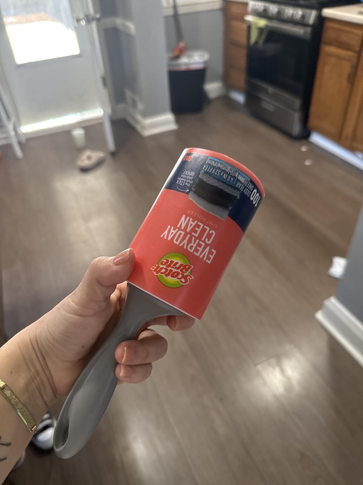 Scotch-Brite Everyday Clean Lint Roller, White, Manual Operation, 3 Pack, Lint Remover for Pet Hair, Dark Clothes, Furniture, and Dusty Surfaces, 300 Adhesive Sheets Total customer photo 1