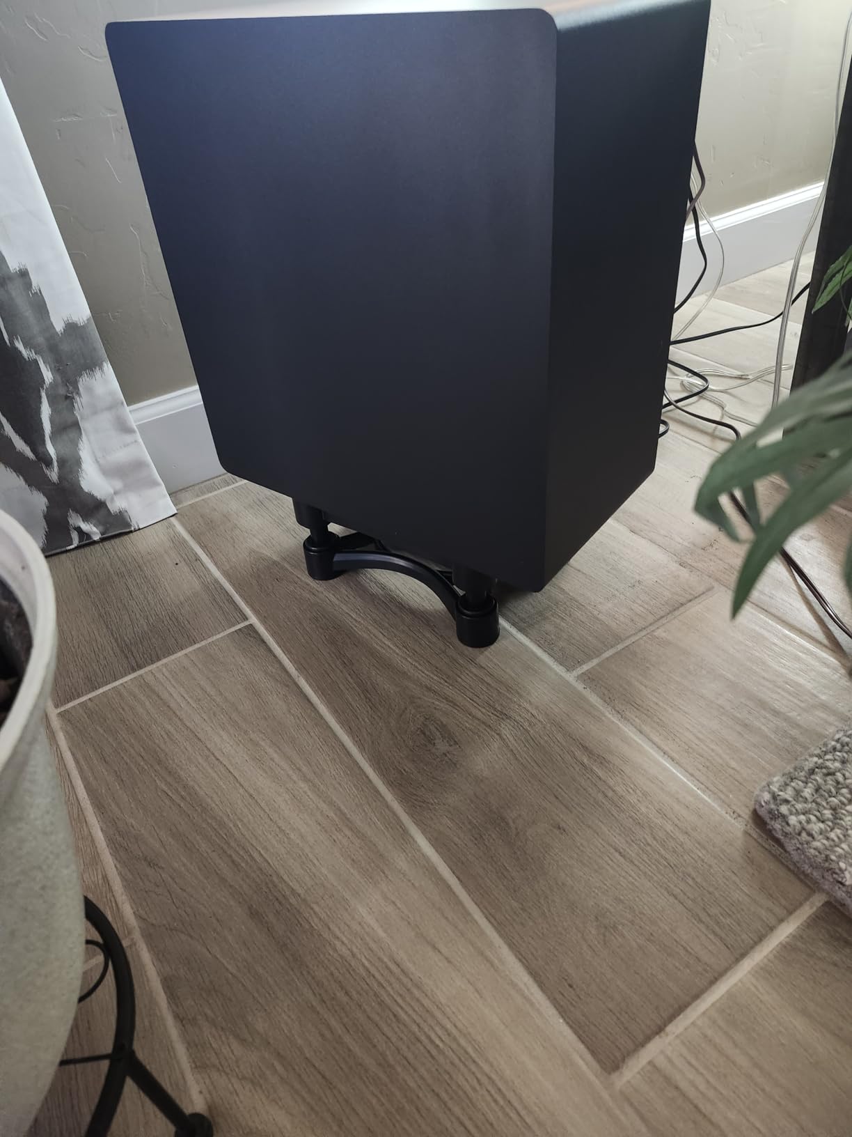IsoAcoustics Iso-200Sub Subwoofer Isolation Stand (Single) (New Model) customer photo 1