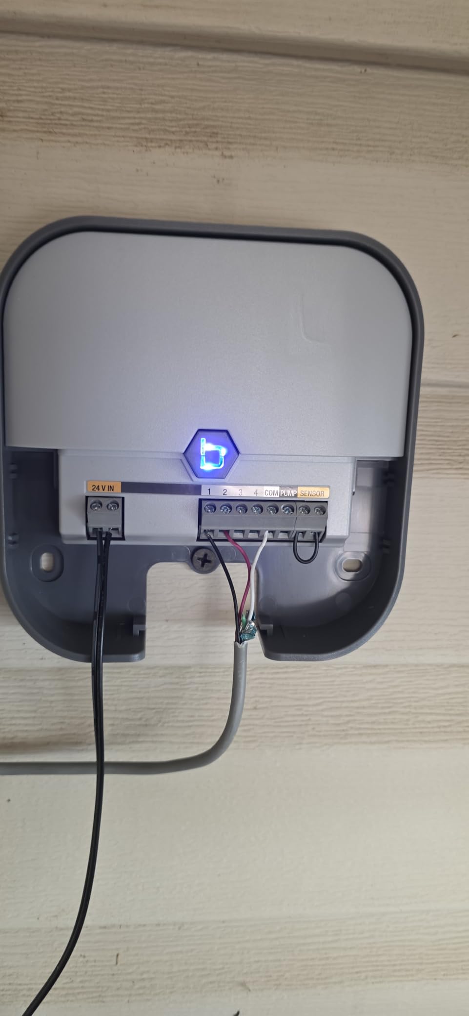 Orbit 57925 B-hyve 8-Zone Smart Indoor Sprinkler Controller customer photo 1