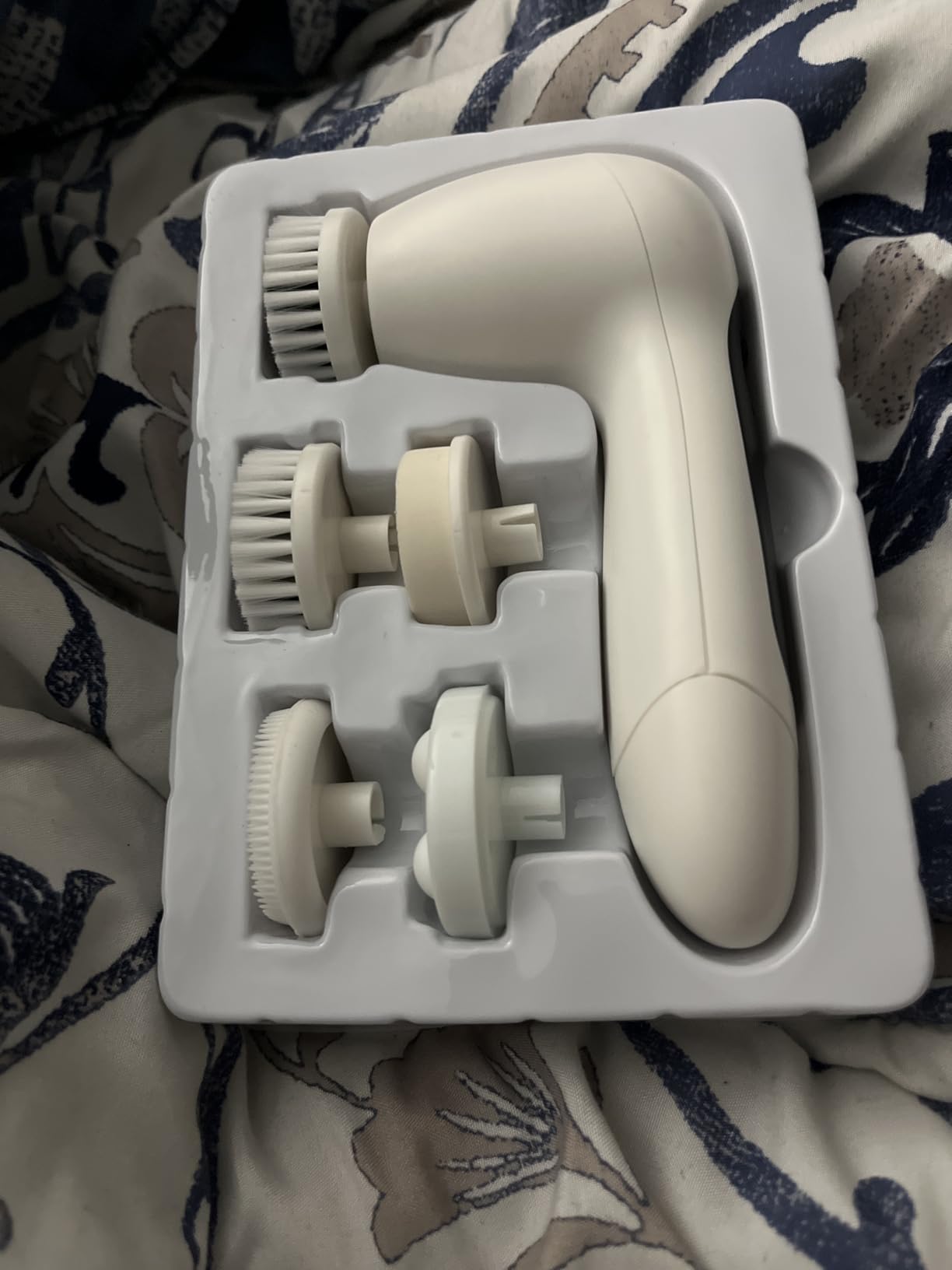 Waterproof Facial Cleansing Spin Brush Set with 5 Exfoliating Brush Heads - Electric Face Scrubber Cleanser Brush by CLSEVXY - Face Brush for Gentle Exfoliation and Deep Scrubbing customer photo 1