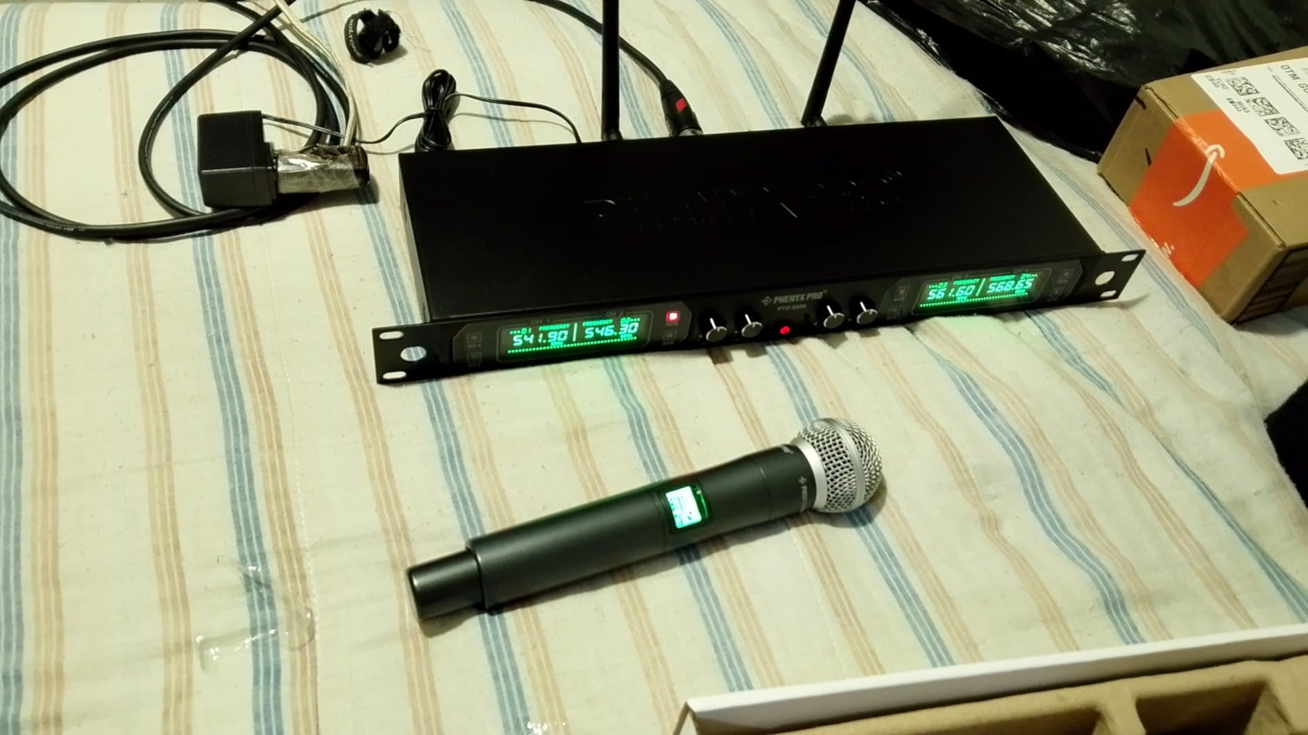 Phenyx Pro 4-Ch UHF Fixed Frequency Wireless Microphone System PTU-5000-4H | 4 Dynamic Handheld Mics, Metal Build, 260 ft Range, Singing, Church Services, Group Vocals, Small Stages customer photo 2