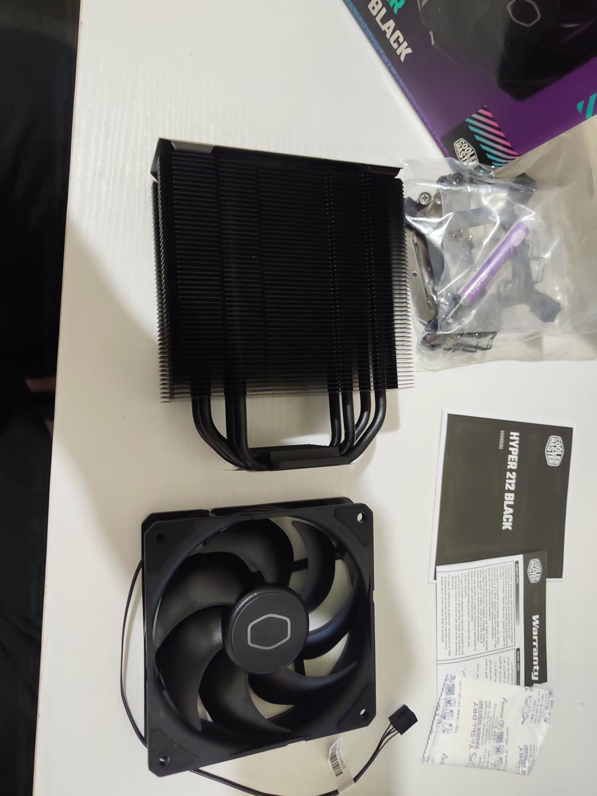 Cooler Master Hyper 212 Black CPU Air Cooler - 120mm High Performance PWM Fan, 4 Copper Heat Pipes, Aluminum Top Cover, Low Noise & Easy Installation, AMD AM5/AM4 & Intel LGA 1851/1700/1200, Black customer photo 1