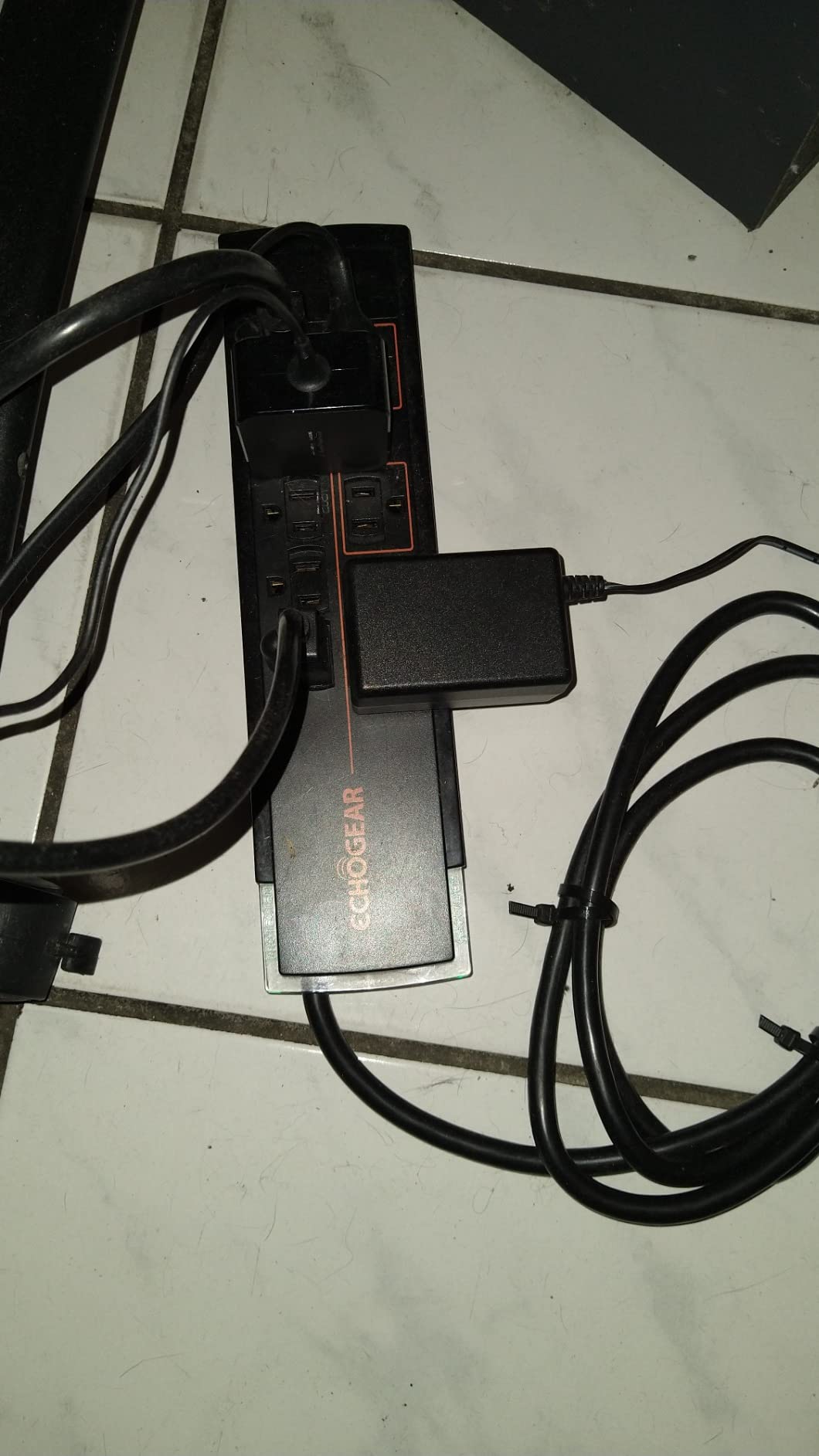 ECHOGEAR ShockBlocker 8 Outlet Surge Protector Power Strip - Slim Design Can Power & Protect Your Entire TV, Office, Or Gaming Setup - Advanced Surge Suppressor with 3420 Joules of Protection customer photo 1