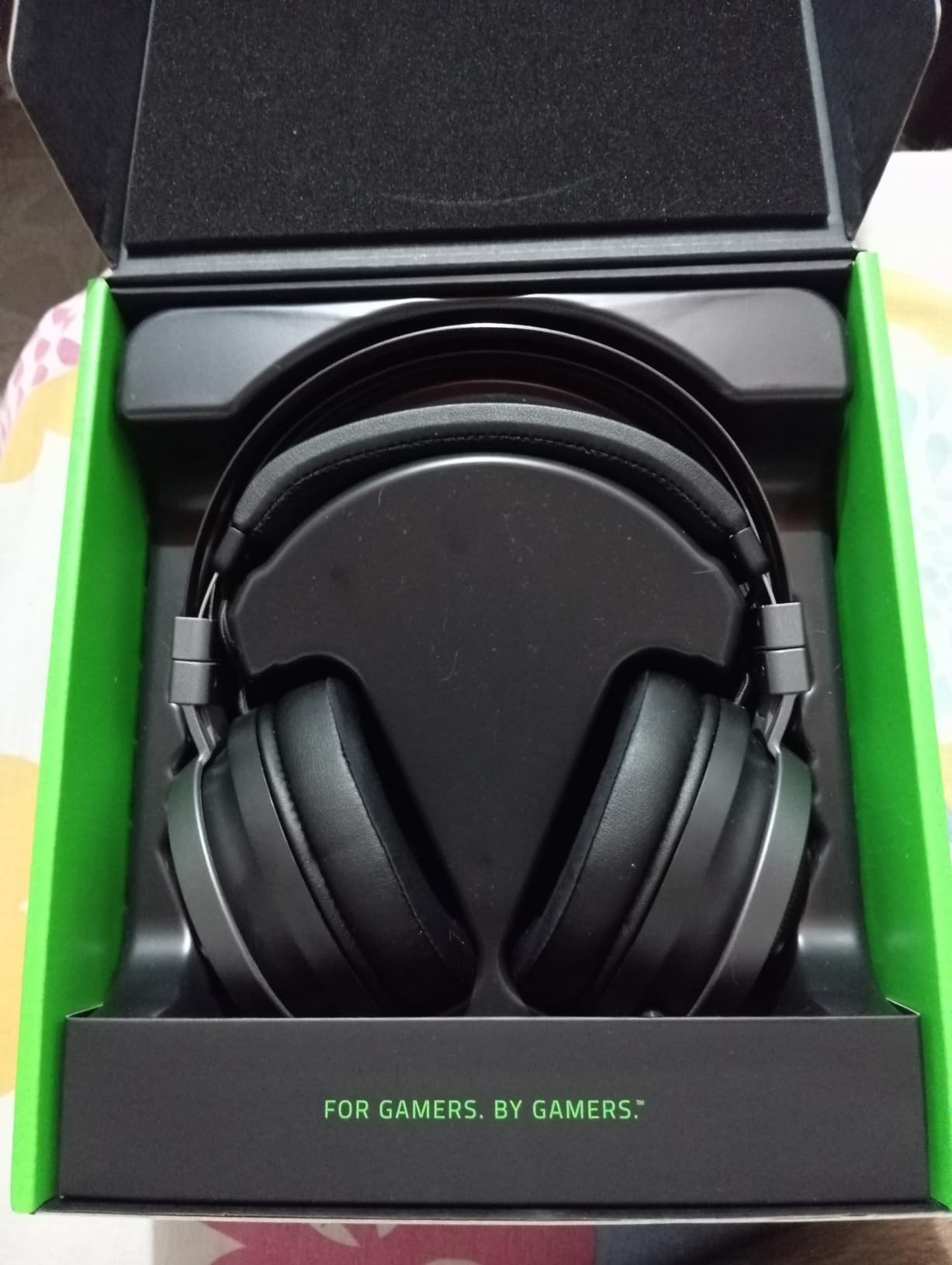 Razer Nari Ultimate Wireless 7.1 Surround Sound Gaming Headset: THX Audio & Haptic Feedback - Auto-Adjust Headband - Chroma RGB - Retractable Mic - For PC, PS4, PS5 - Black customer photo 1