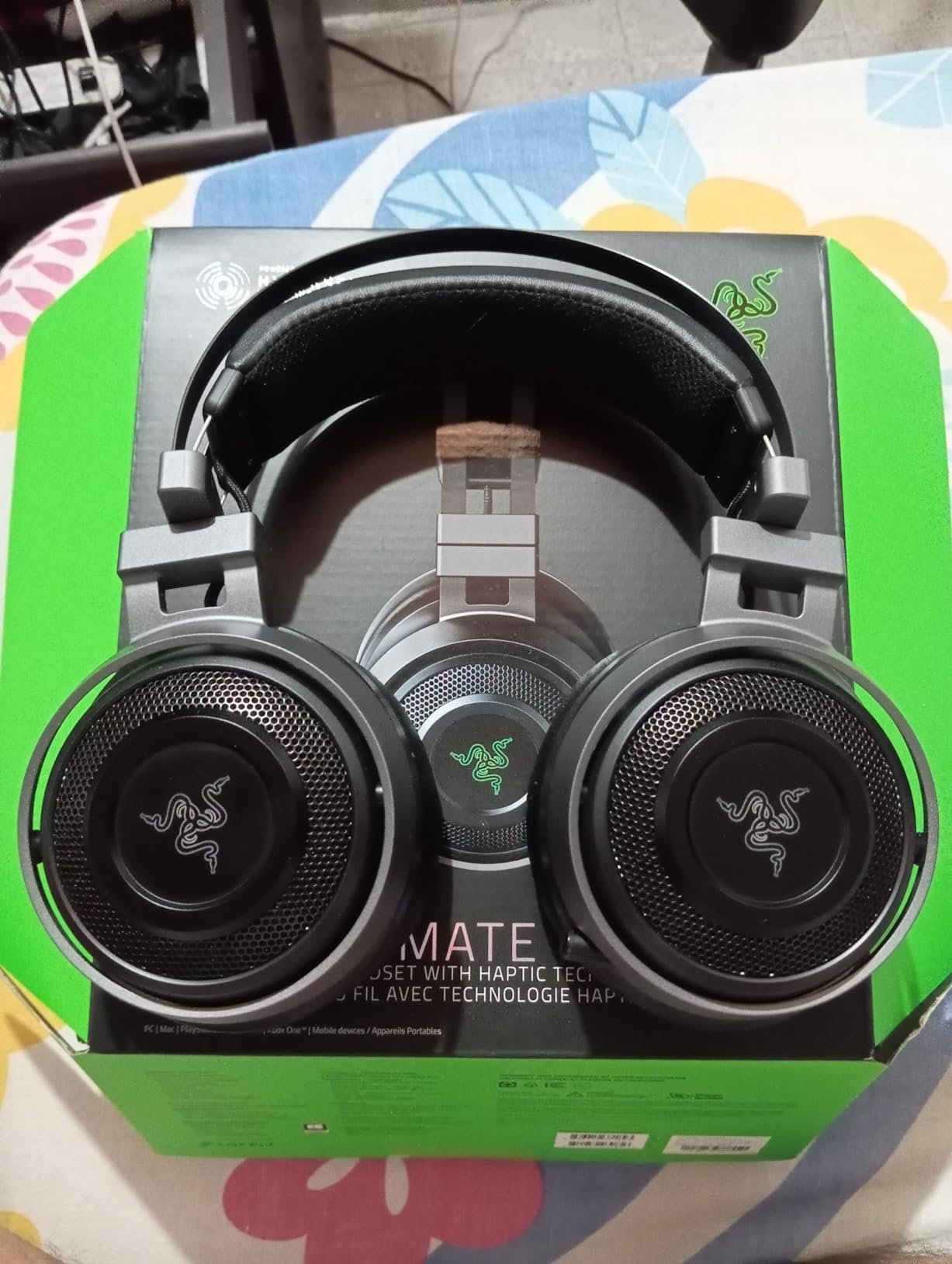 Razer Nari Ultimate Wireless 7.1 Surround Sound Gaming Headset: THX Audio & Haptic Feedback - Auto-Adjust Headband - Chroma RGB - Retractable Mic - For PC, PS4, PS5 - Black customer photo 2