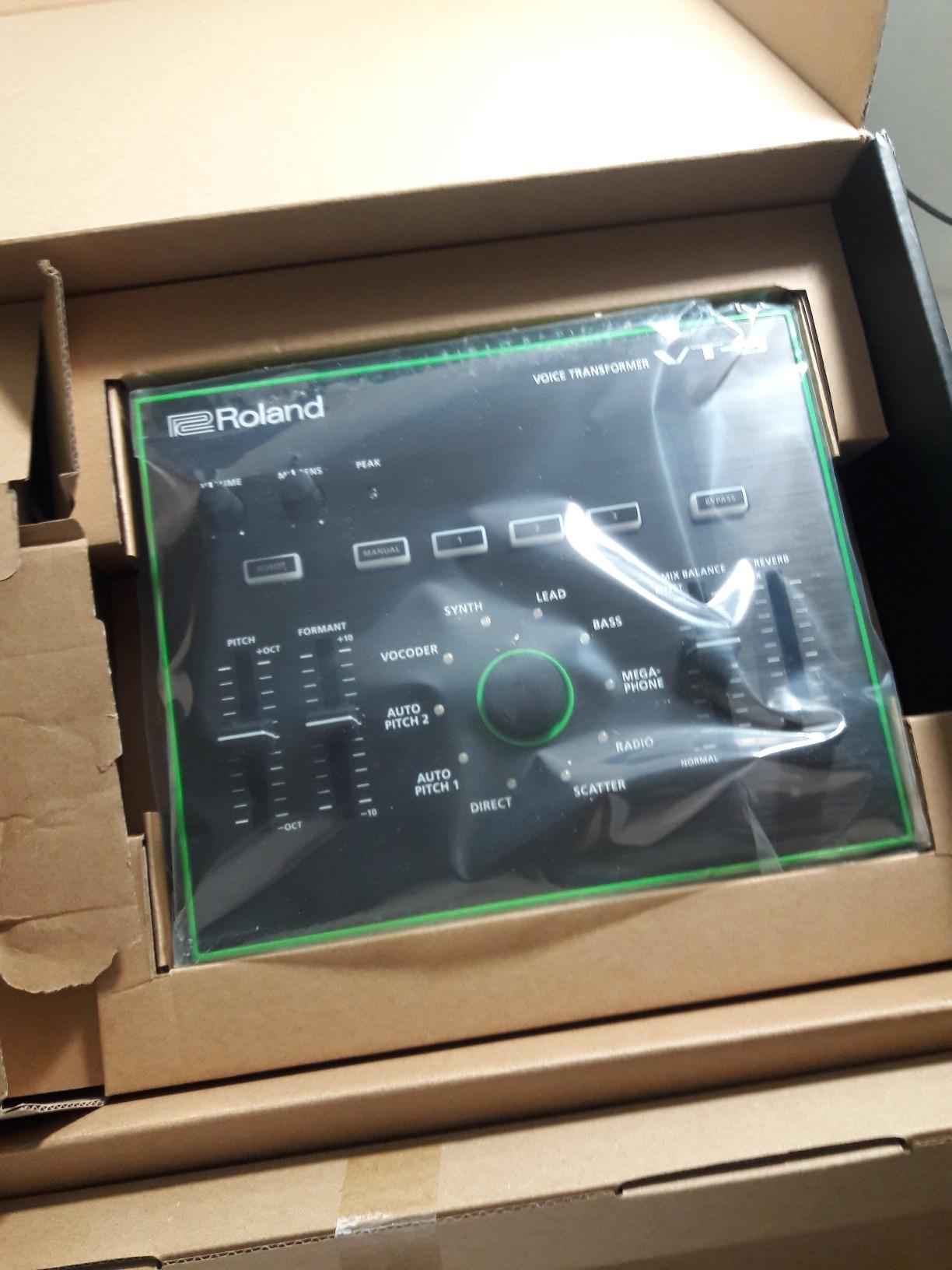 Roland VT-4 Vocal Transformer - Voice Effects Processor with Pitch Control, Harmony & Formant Shaping customer photo 1