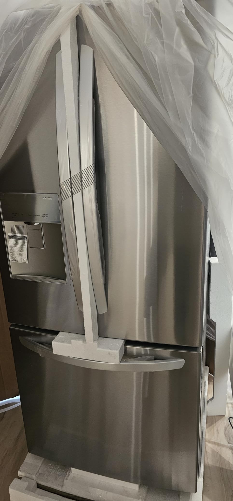 LG LFDS22520S - Refrigerator/Freezer - French Door Bottom Freezer with Water Dispenser - Stainless Steel customer photo 1