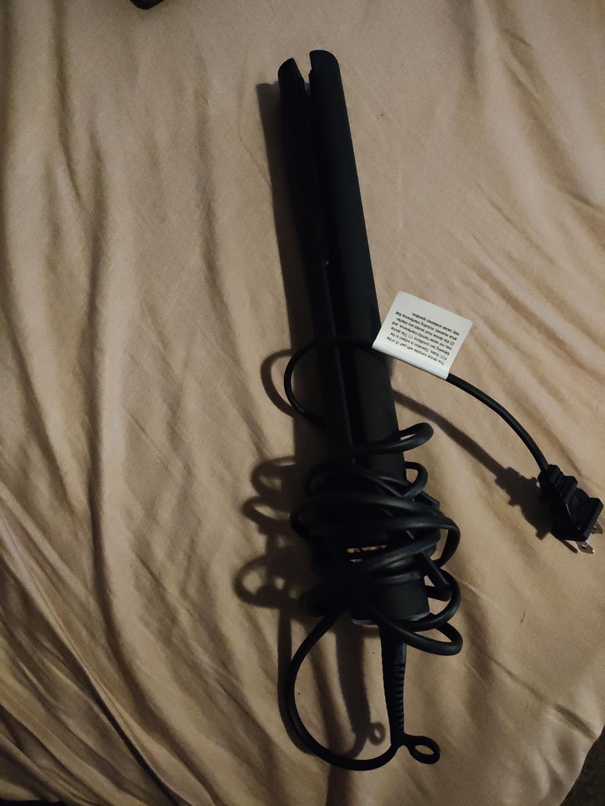 HOT TOOLS Black Gold Ionic 1 1/4 Inch Flat Iron, Use as Straightener for Sleek Straight Hair or Use Rounded Edges for Shiny Curls customer photo 1