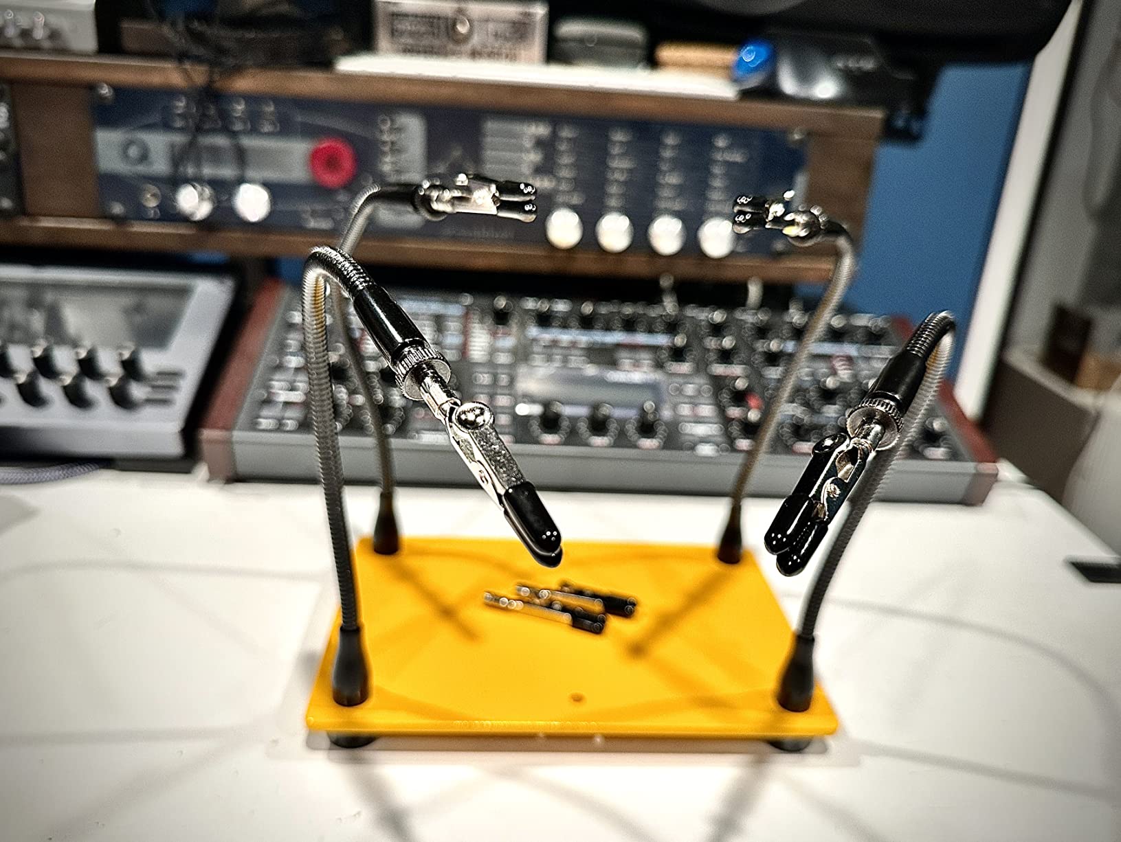 KOTTO Helping Hands Soldering, Third Hand Soldering Tool PCB Holder Four Arms Helping Hands Crafts Jewelry Hobby Workshop Helping Station Non-Slip Steel Weighted Base customer photo 2