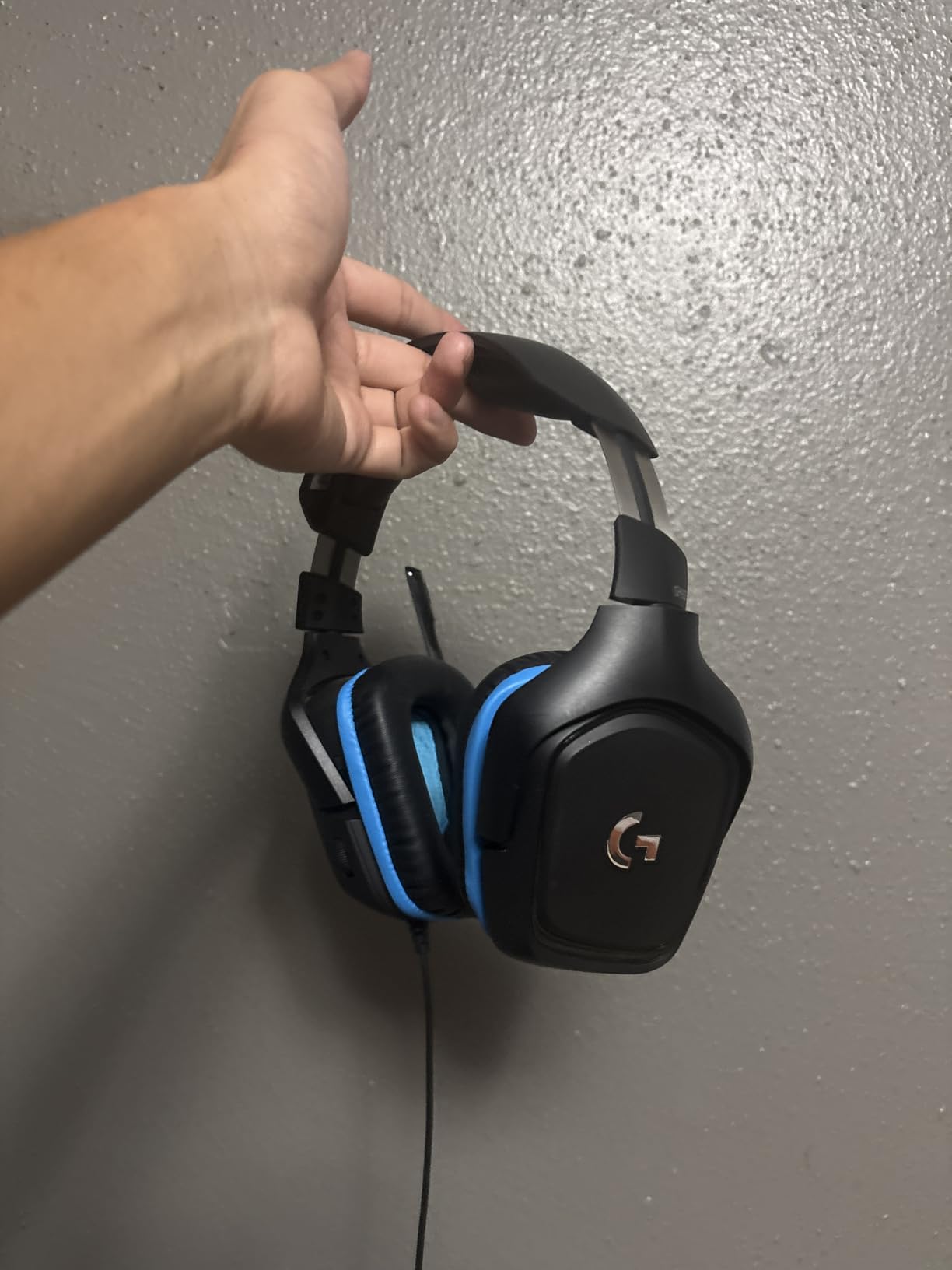 Logitech G432 Wired Gaming Headset, 7.1 Surround Sound, DTS Headphone:X 2.0, Flip-to-Mute Mic, PC (Leatherette) Black/Blue customer photo 2