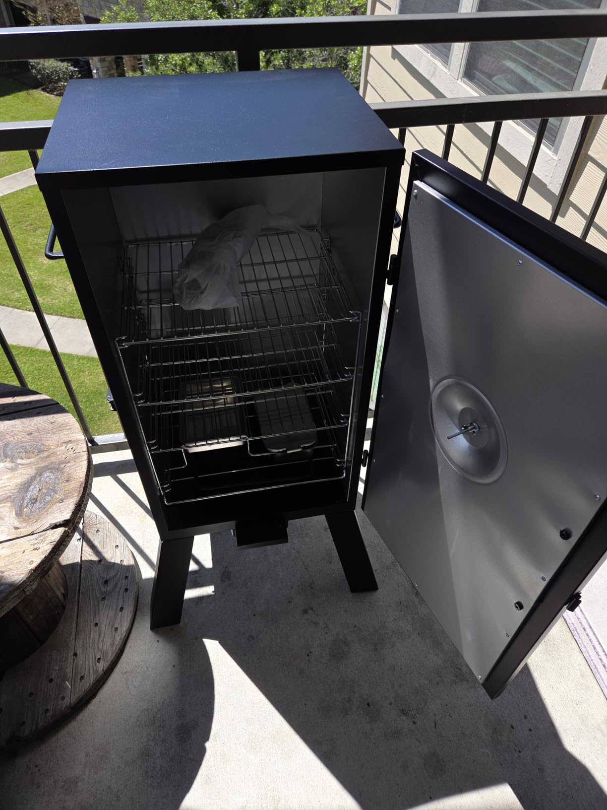 Masterbuilt 30-inch Electric Vertical BBQ Smoker with Analog Temperature Control, Chrome Smoking Racks and 535 Cooking Square Inches in Black, Model MB20070210 customer photo 1