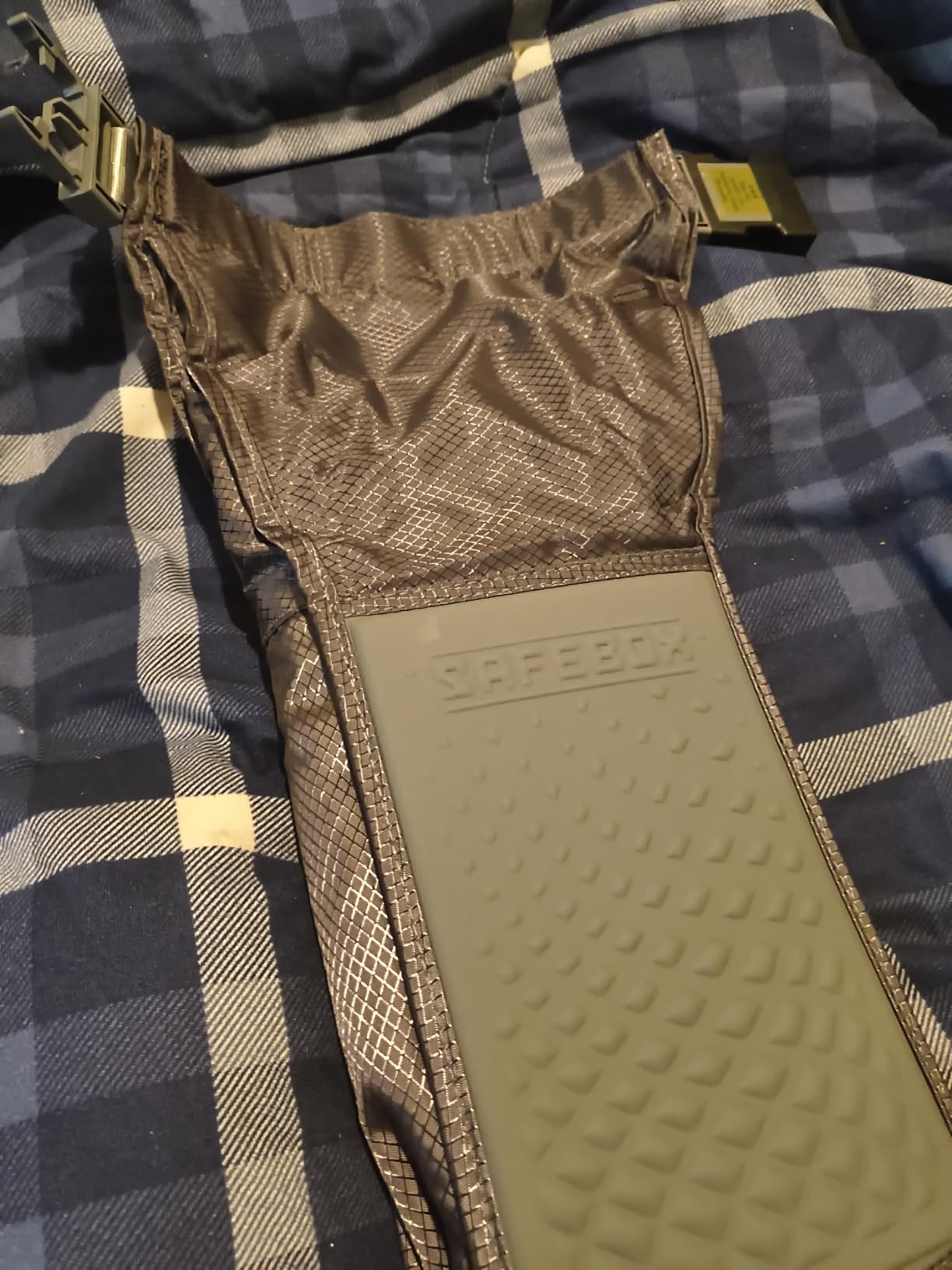 Lewis N. Clark Safebox Portable Safe with Anti Theft Combination Lock and Slash Resistant Material to Protect Wallet, iPhone and Valuables at the Beach, Pool, Camping + Hotel, Small customer photo 1