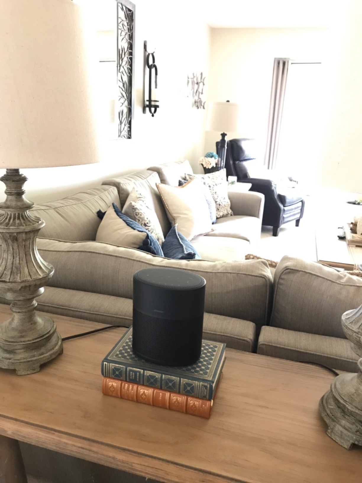 Bose Home Speaker 300: Bluetooth Smart Speaker with Amazon Alexa Built-in, Black customer photo 2