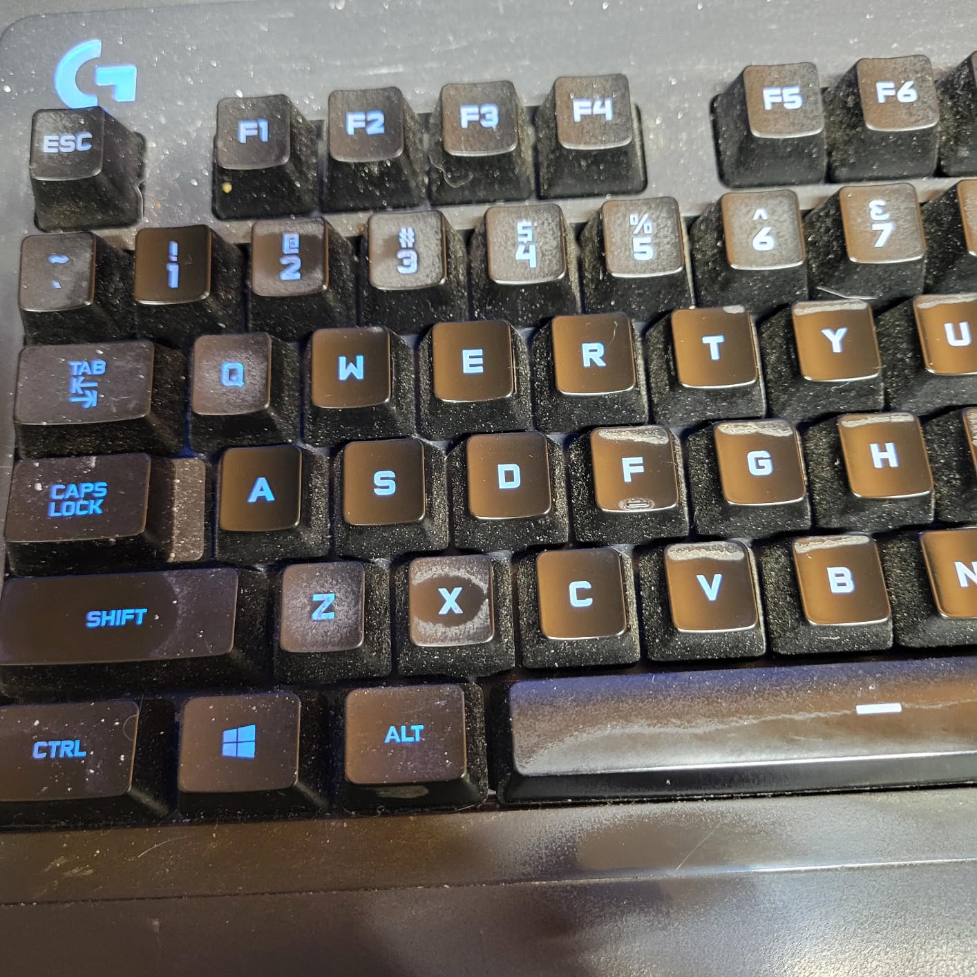 Logitech G213 Prodigy Gaming Keyboard - Wired RGB Backlit Keyboard with Mech-Dome Keys, Palm Rest, Adjustable Feet, Media Controls, USB, Compatible with Windows - Black customer photo 2