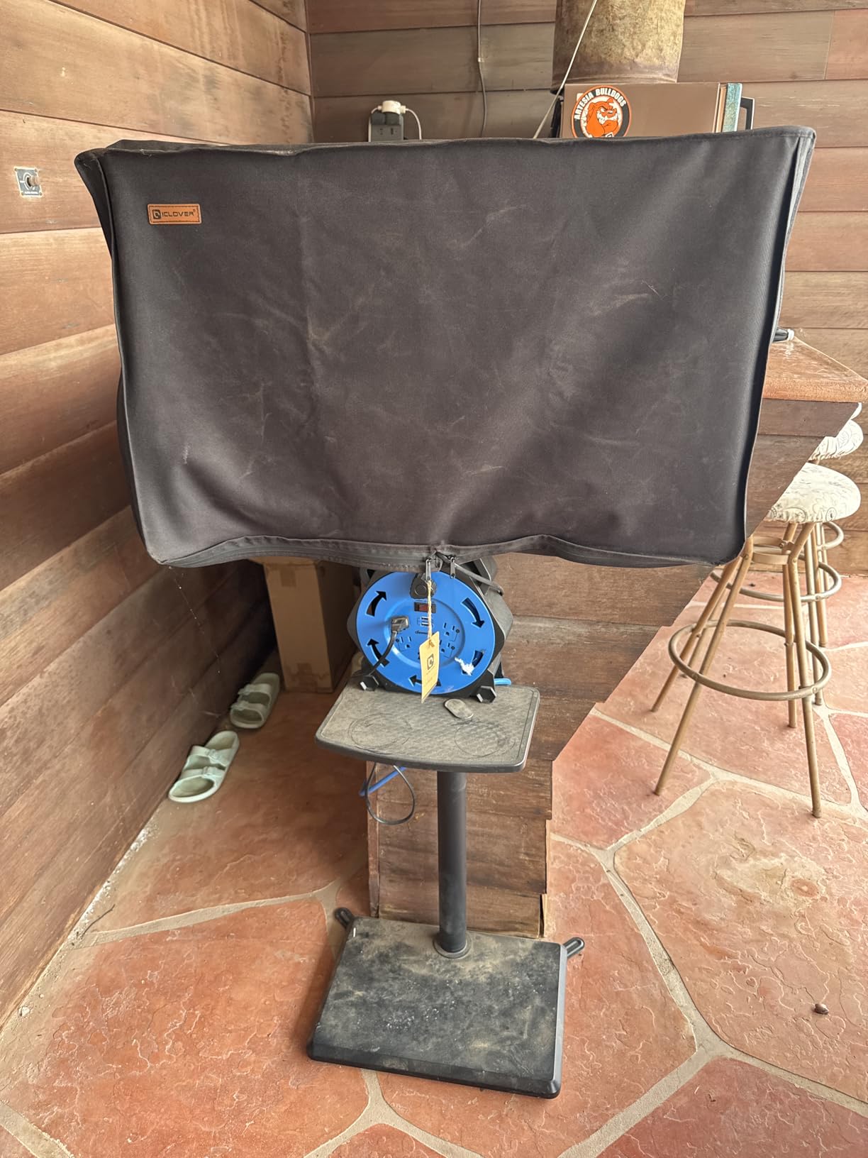 DEWENWILS Extension Cord Reel with 25 FT Power Cord, Hand Wind Retractable, 16/3 AWG SJTW, 4 Grounded Outlets, 13 Amp Circuit Breaker, Yellow, Black, UL Listed customer photo 1