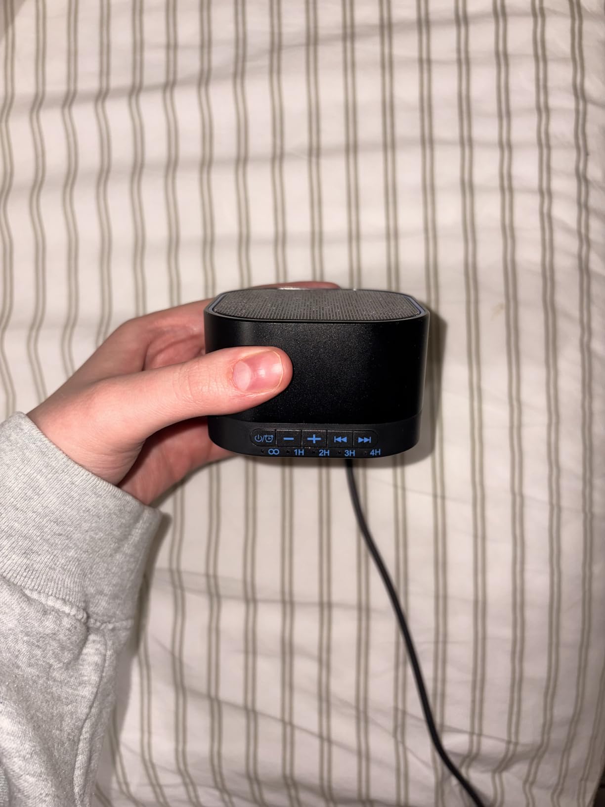 Magicteam Sound White Noise Machine with 20 Non Looping Natural Soothing Sounds and Memory Function 32 Levels of Volume Powered by AC or USB and Sleep Sound Timer Therapy for Baby Kids Adults customer photo 1