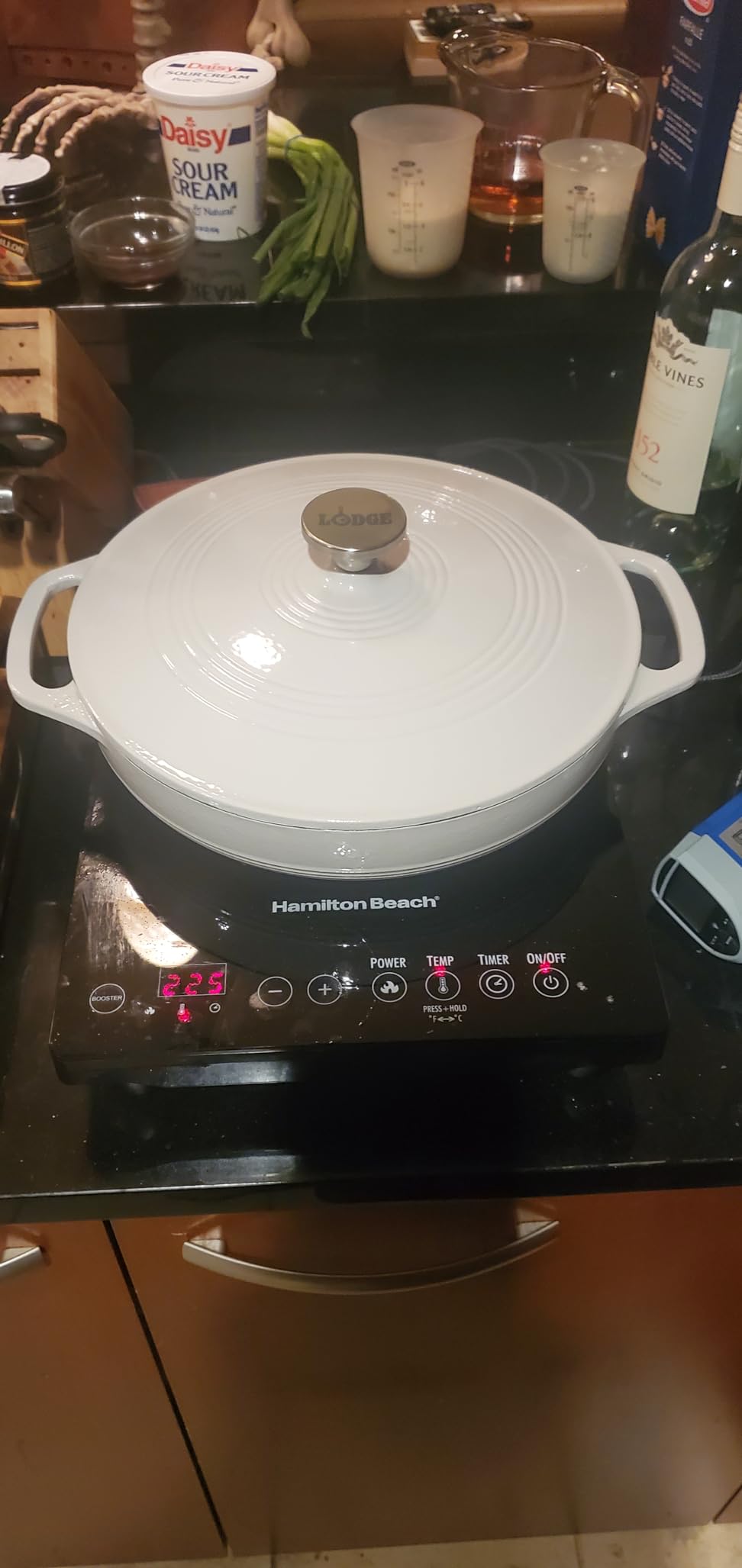 Hamilton Beach Portable Single Induction Cooktop Countertop Burner Hot Plate with Fast Heating Mode, 1800 Watts, 10 Temperature Settings up to 450F, Black (34104) customer photo 2