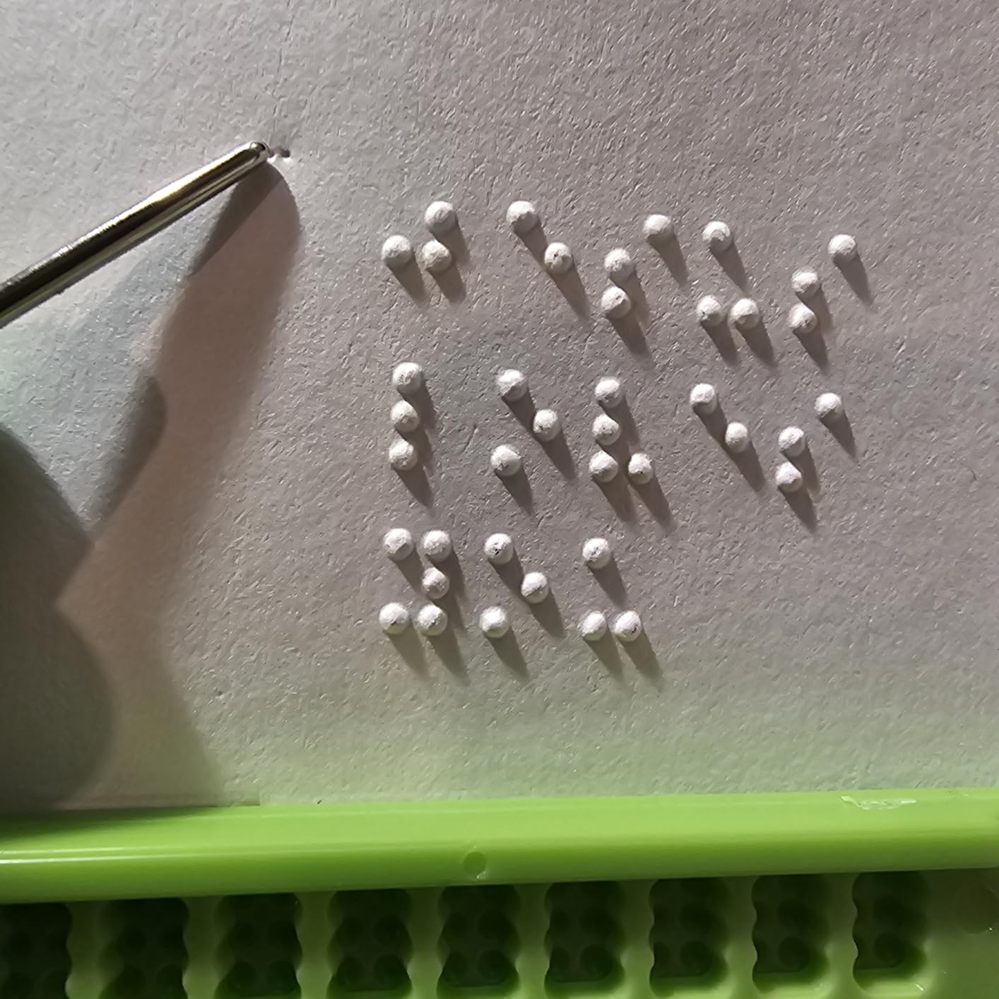 Frienda 2 Pack 4 Lines 28 Cells Braille Slate and Stylus Kit Writing Label Maker Plastic Slate Braille Fingerboard,Green customer photo 2