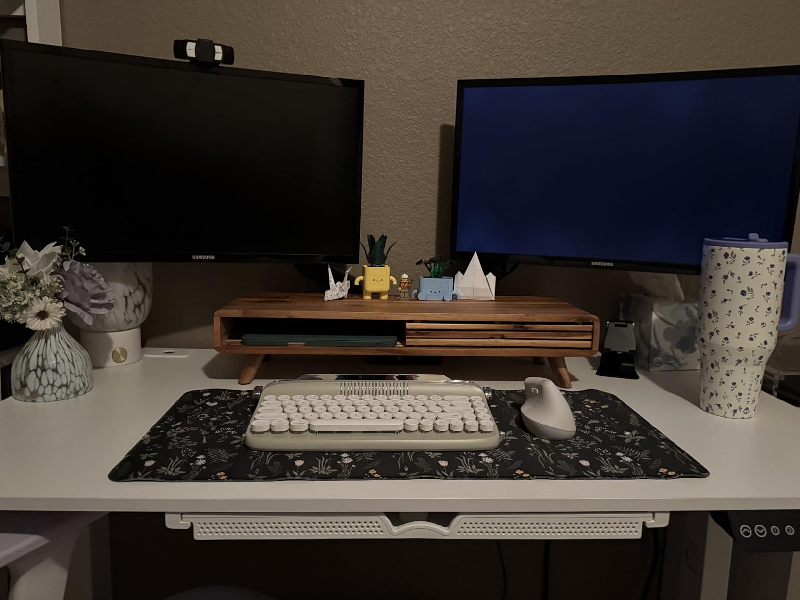 HUANUO FlowLift Dual Monitor Stand, Fully Adjustable Gaming Monitor Desk Mount for 13-32 Computer Screens, Full Motion VESA 75x75/100x100 with C-Clamp & Grommet Base, Each Arm Holds 4.4 to 19.8 lbs customer photo 1