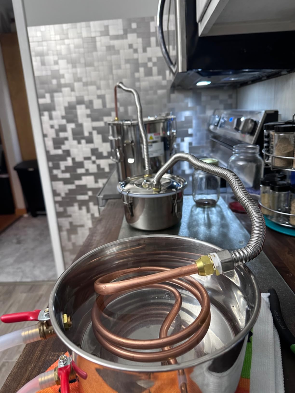 VEVOR Alcohol Still, 3 Gallon, Stainless Steel Alcohol Distiller with Copper Tube & Build-in Thermometer & Water Pump, Double Thumper Keg Home Brewing Kit, for DIY Whiskey Wine Brandy customer photo 2