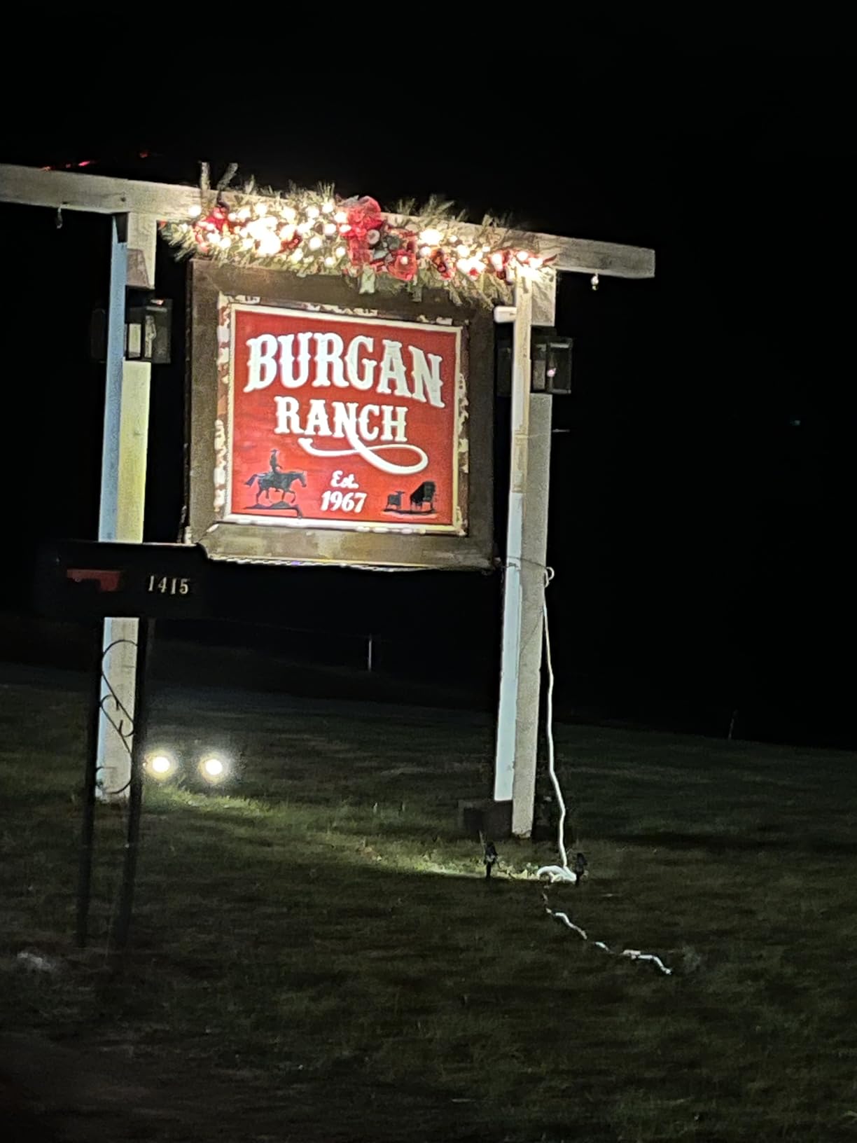 APONUO Metal Solar Spot Lights Outdoor with 9.8ft Cable Solar Powered Landscape Lighting Low Voltage IP65 Waterproof Auto On/Off for Outside Garden Yard Landscape Pathway Garage-Warm White(4-in-1) customer photo 2