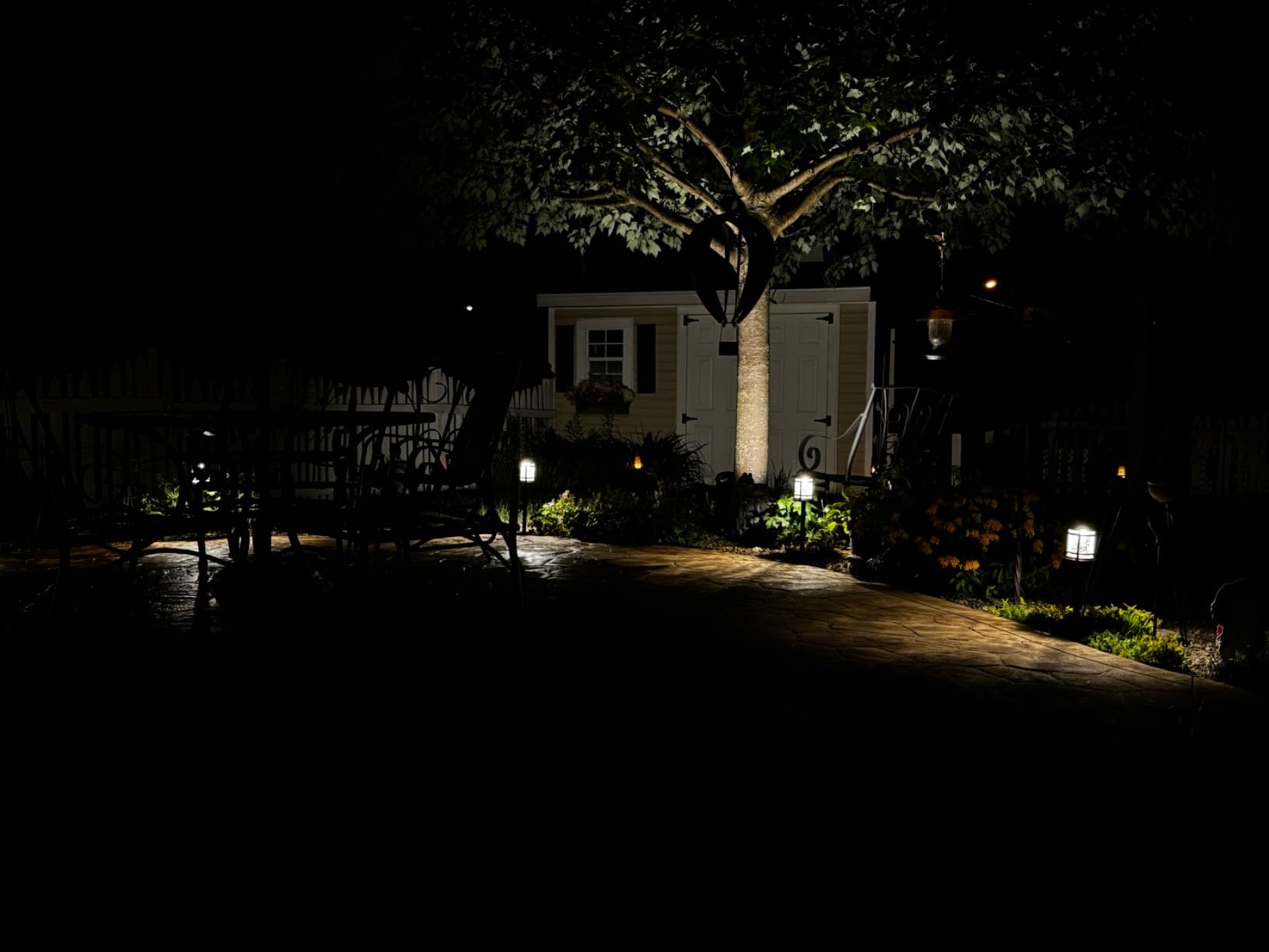 hykolity 8 Pack Low Voltage LED Landscape Kits, 12V-24V Pathway Flood Light Kits, 10W 390LM and 3.4W 155LM Wired for Outdoor Yard Lawn, Die-cast Aluminum, 50W and 30W Equivalent customer photo 2