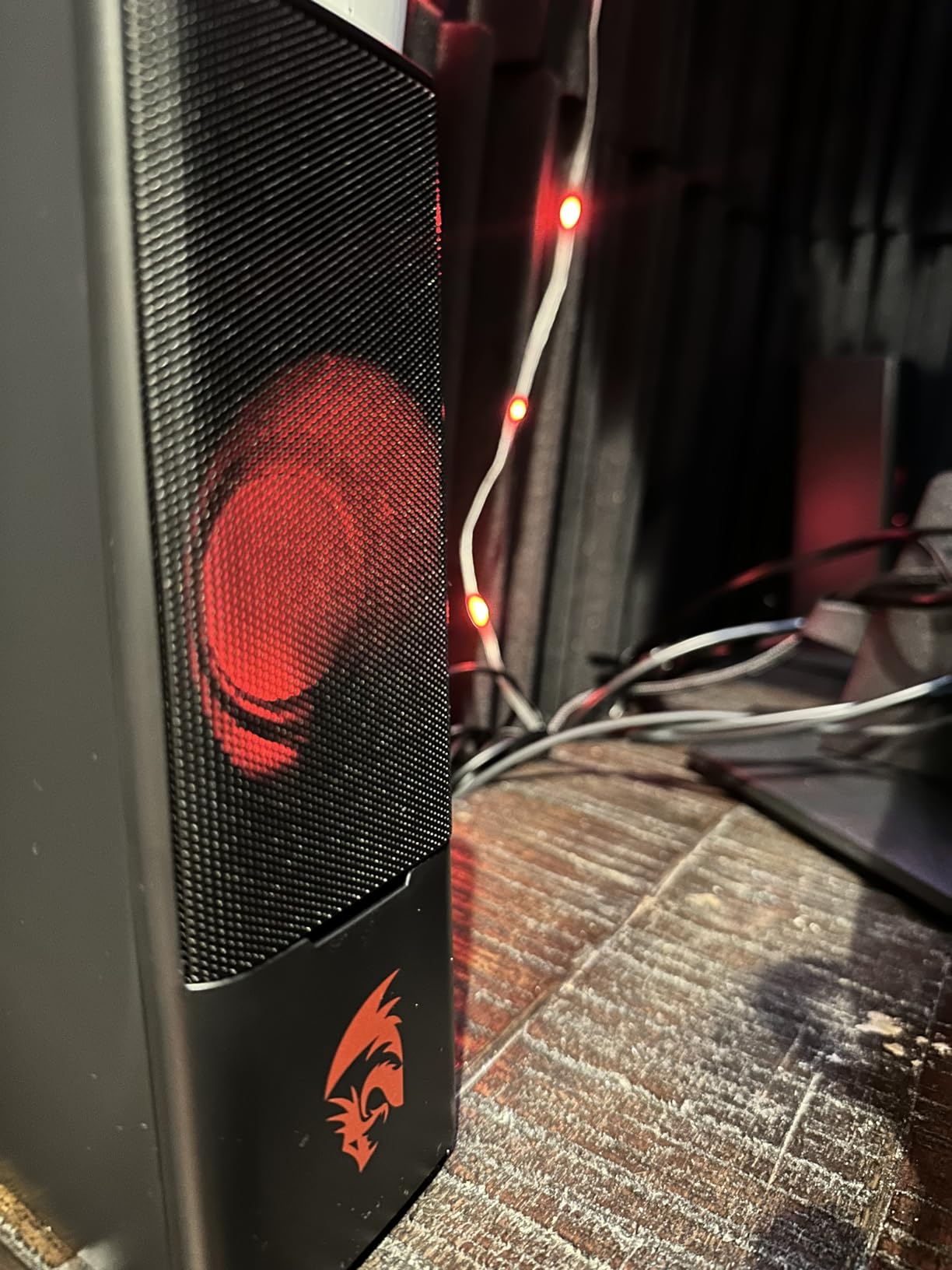 Redragon GS550 PC Gaming Speakers, 2.0 Channel Desktop Computer Sound Bar with Compact Maneuverable Size, Headphone Jack, Quality Bass & Decent Red Backlit, USB Powered w/ 3.5mm Cable customer photo 2