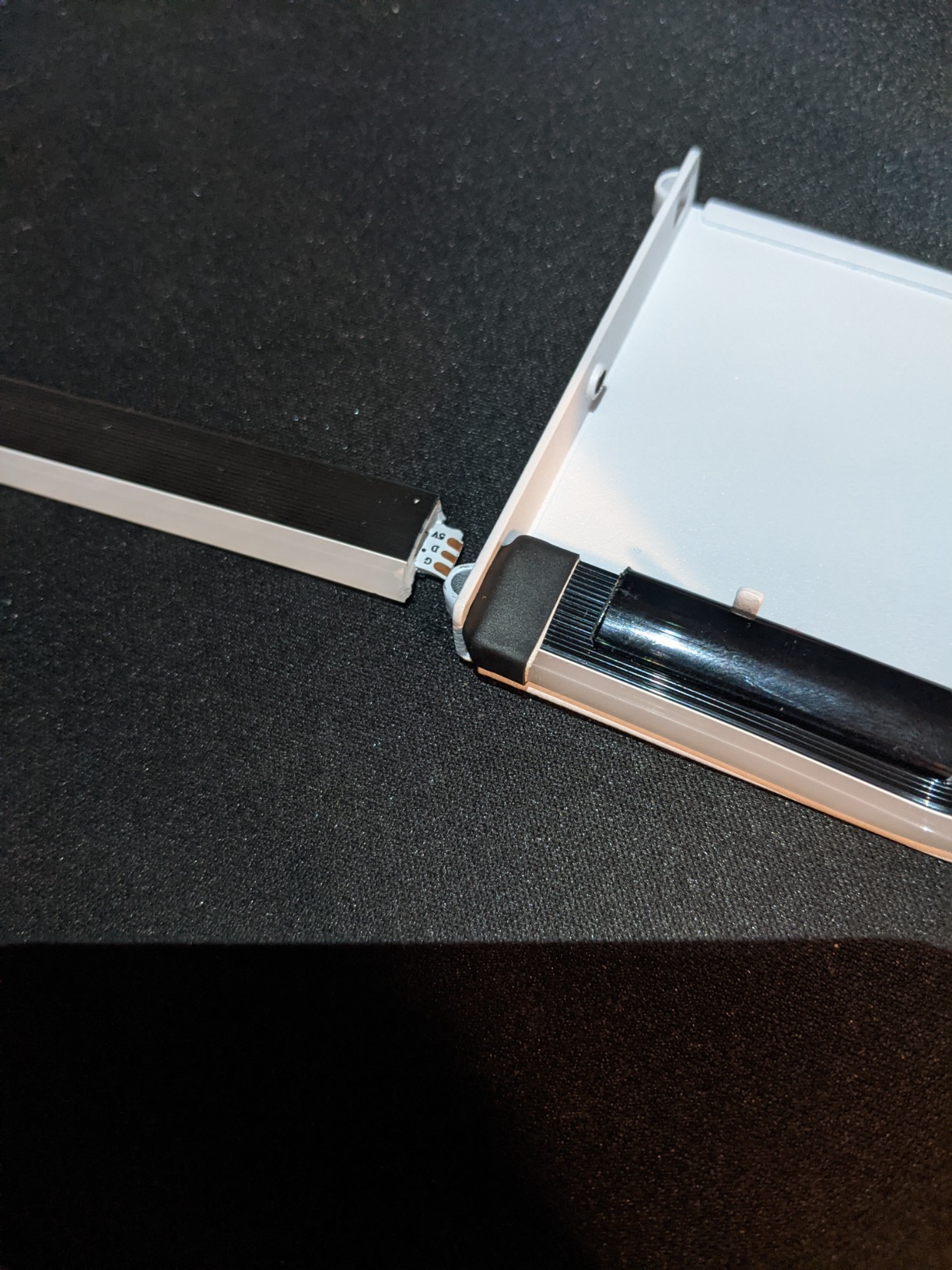 Phanteks NEON Digital-RGB LED Strip M5 (PH-NELEDKT_M5) - 1x 550mm Smooth Lighting Strip, Full-Color Range, Flexible mounting customer photo 1