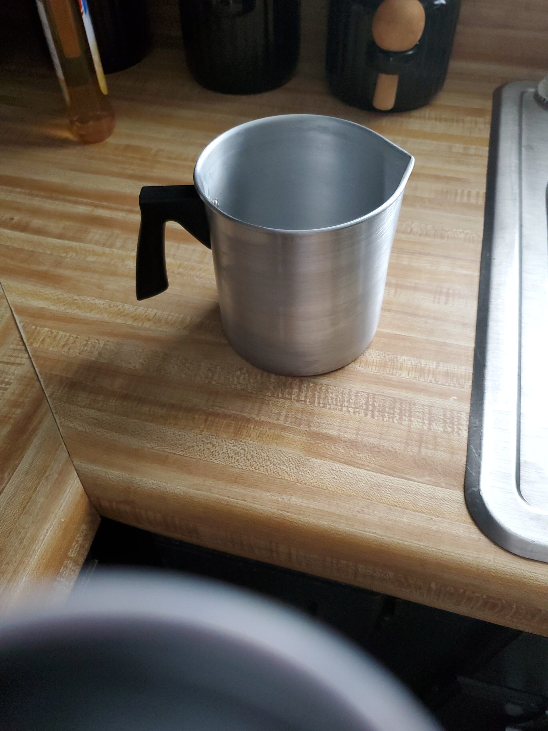 EricX Light Candle Making Pouring Pot,2 pounds,Double Boiler Wax Melting Pot,Dripless Pouring Spout & Heat-Resisting Handle Designed,Aluminum Construction Candle Making Pitcher customer photo 1