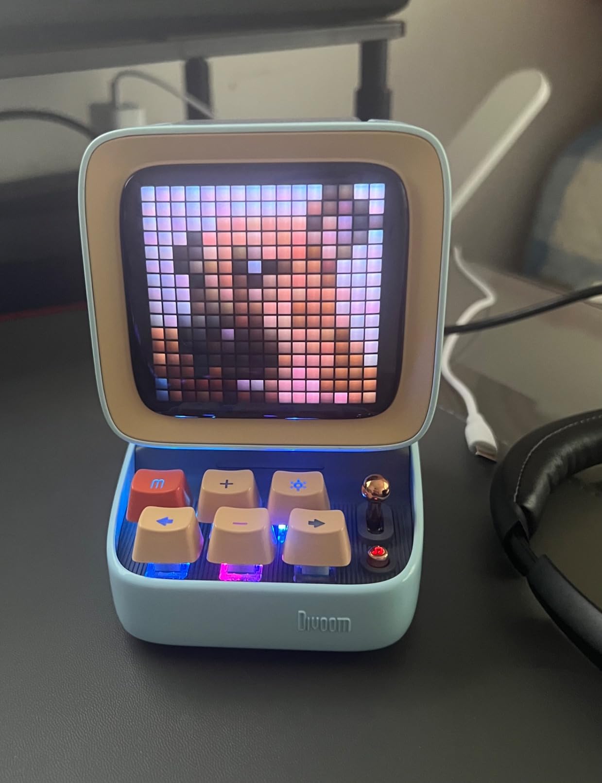 Divoom Ditoo Pro Retro Pixel Art Game Bluetooth Speaker with 16X16 LED App Controlled Front Screen (White) customer photo 1