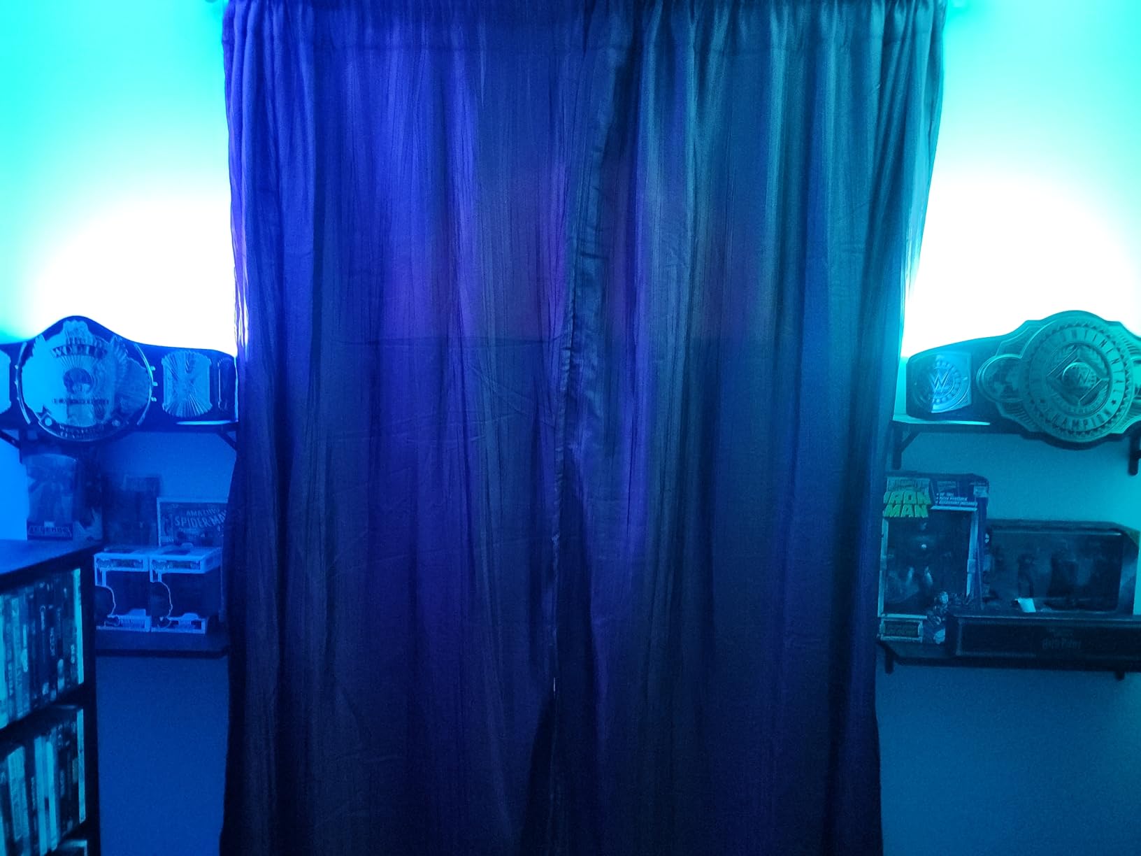 Smart Play Starter Kit - Two Black Hue Play Light Bars+Hue Bridge+Power Supply - For TV, Gaming and Room Decor, Control With App, Works With Voice Assistants customer photo 1