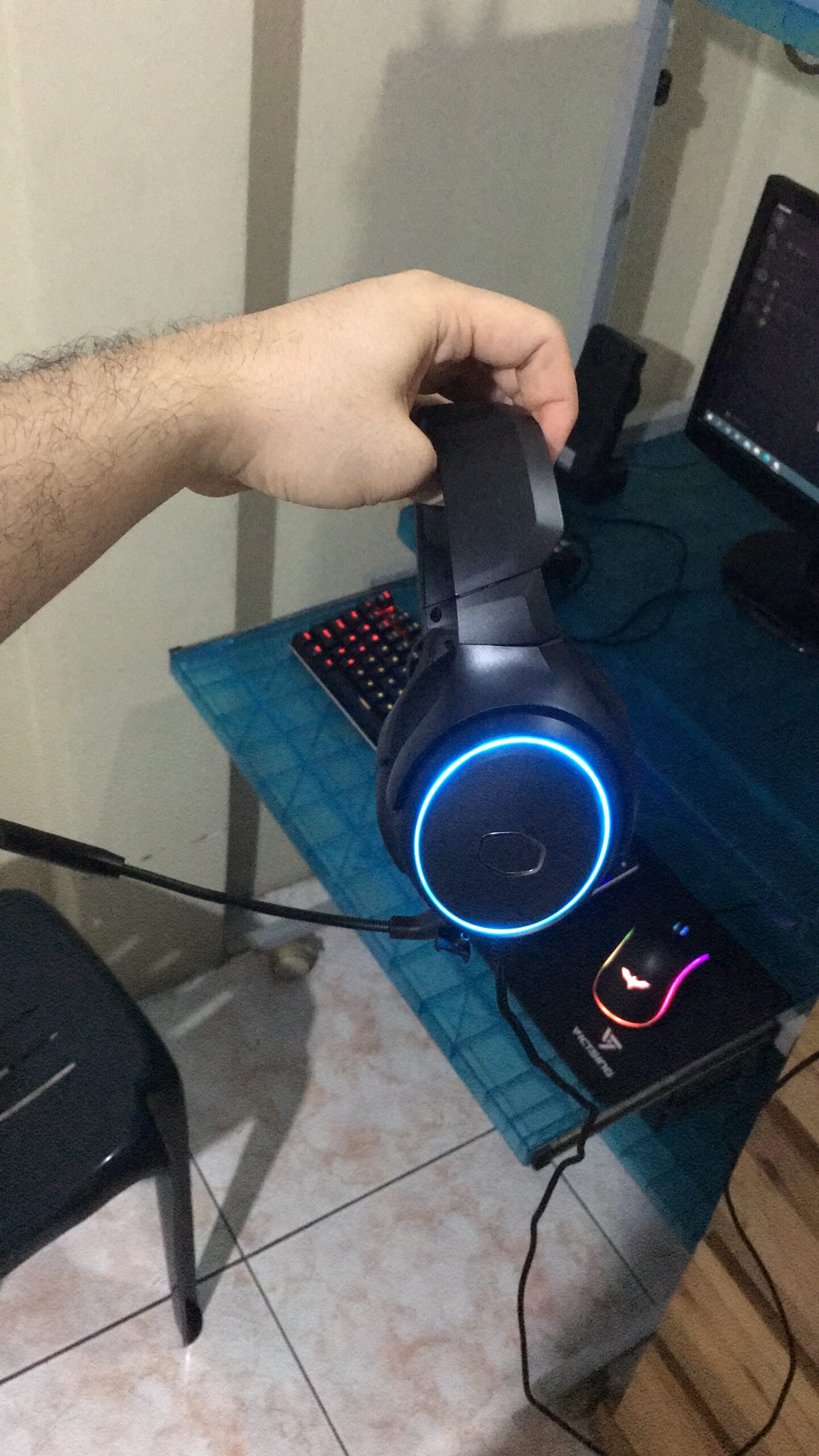 MH670 Gaming Headset with 2.4GHz Wireless, Virtual 7.1 Surround Sound, Durable Aluminum Frame, Detachable Omni-Directional Boom Mic, PC/Console/Mobile Connectivity (MH-670) customer photo 2