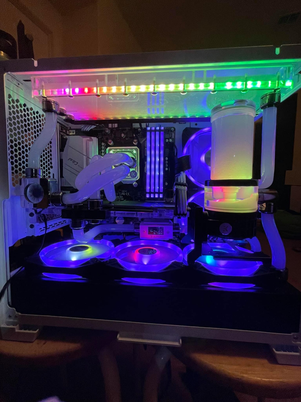 EKWB EK-Quantum Volume FLT 360 Reservoir, Digital RGB, Plexi customer photo 2