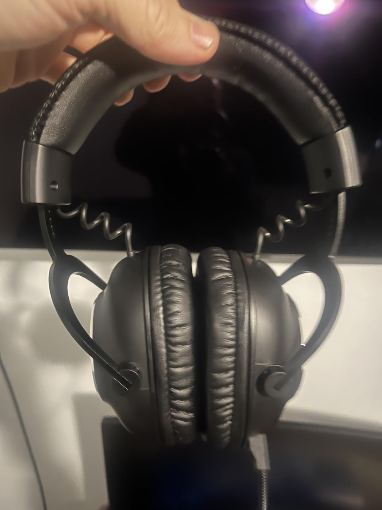 Logitech G PRO X Wireless Lightspeed Gaming Headset with Blue VO!CE Mic Filter Tech, 50 mm PRO-G Drivers, and DTS Headphone:X 2.0 Surround Sound, 20+ Hour Battery Life - Black customer photo 1