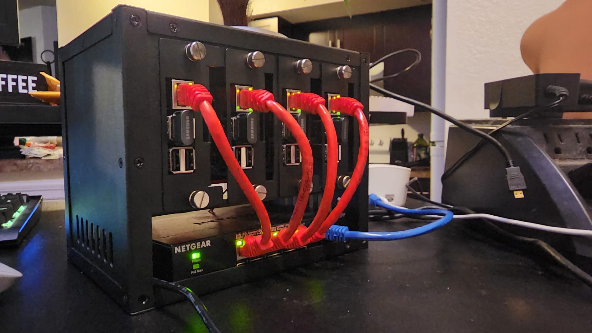 NETGEAR 16 Port PoE+ Gigabit Switch GS316PP Unmanaged Essentials Ethernet Switch (183W), Fanless Design customer photo 2