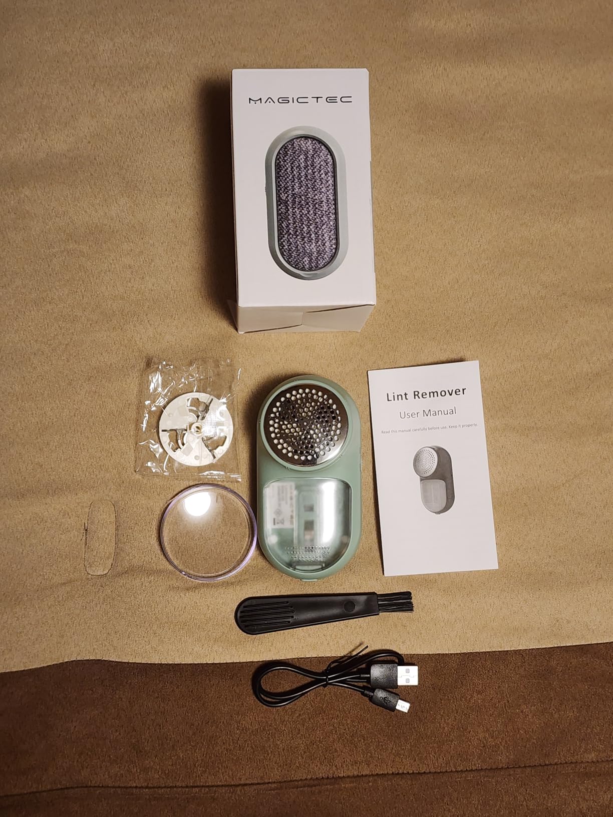 Rechargeable Fabric Shaver, Magictec Lint Remover Sweater Defuzzer Lints Fuzzs Pills Pilling Trimmer for Clothes and Furniture -Battery Operated (Black) customer photo 1