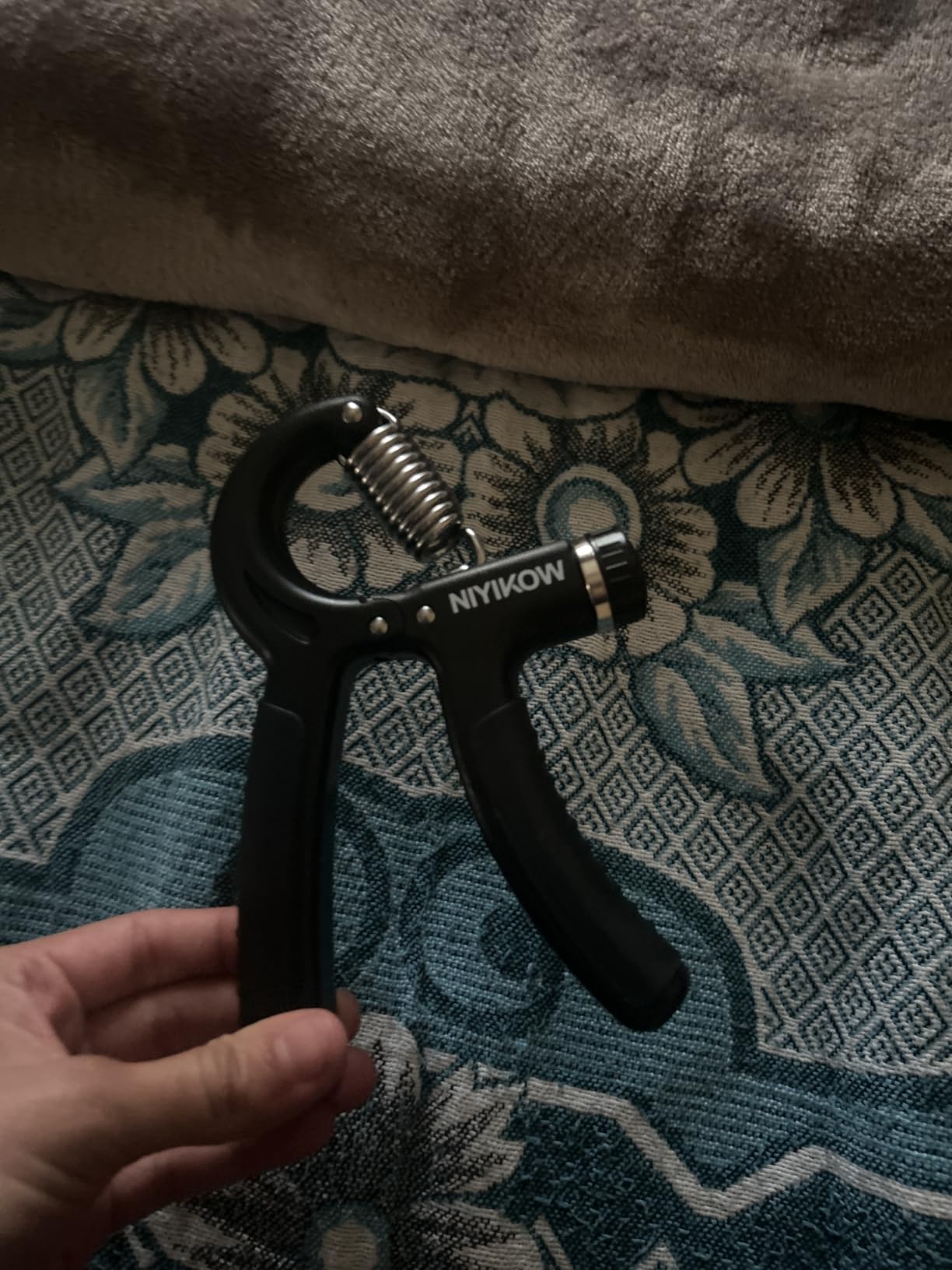 NIYIKOW Grip Strength Trainer, Hand Grip Strengthener, Grip Strengthener, Adjustable Resistance, Forearm Strengthener, Perfect for Musicians Athletes customer photo 1