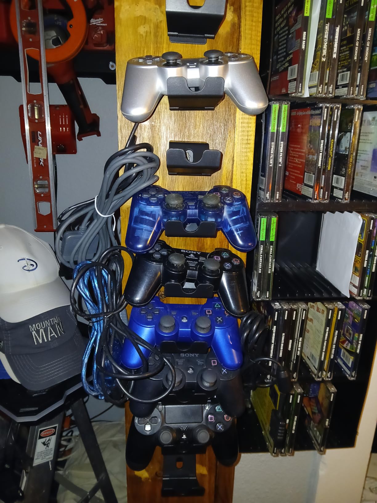 OIVO Controller & Headset Wall Mount Holder Stand, Foldable Headphone Stand, Gaming Controller Holder Hanger Hook, Universal Storage Organizer customer photo 1