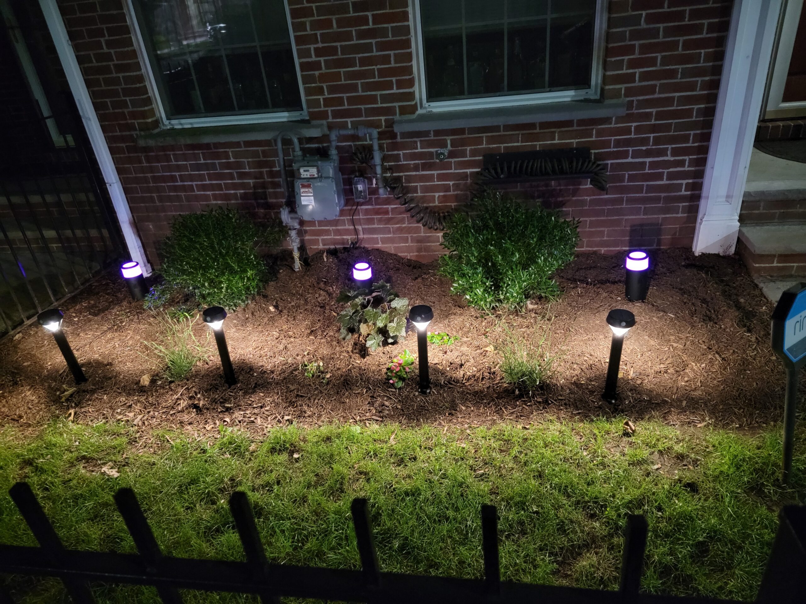 Philips Hue Econic Outdoor Smart Pathway Light - White & Color Ambiance LED Walkway Lights - Low Voltage Lighting - 1 Pack - Requires Bridge and Power Supply - Control with App and Voice -Weatherproof customer photo 2