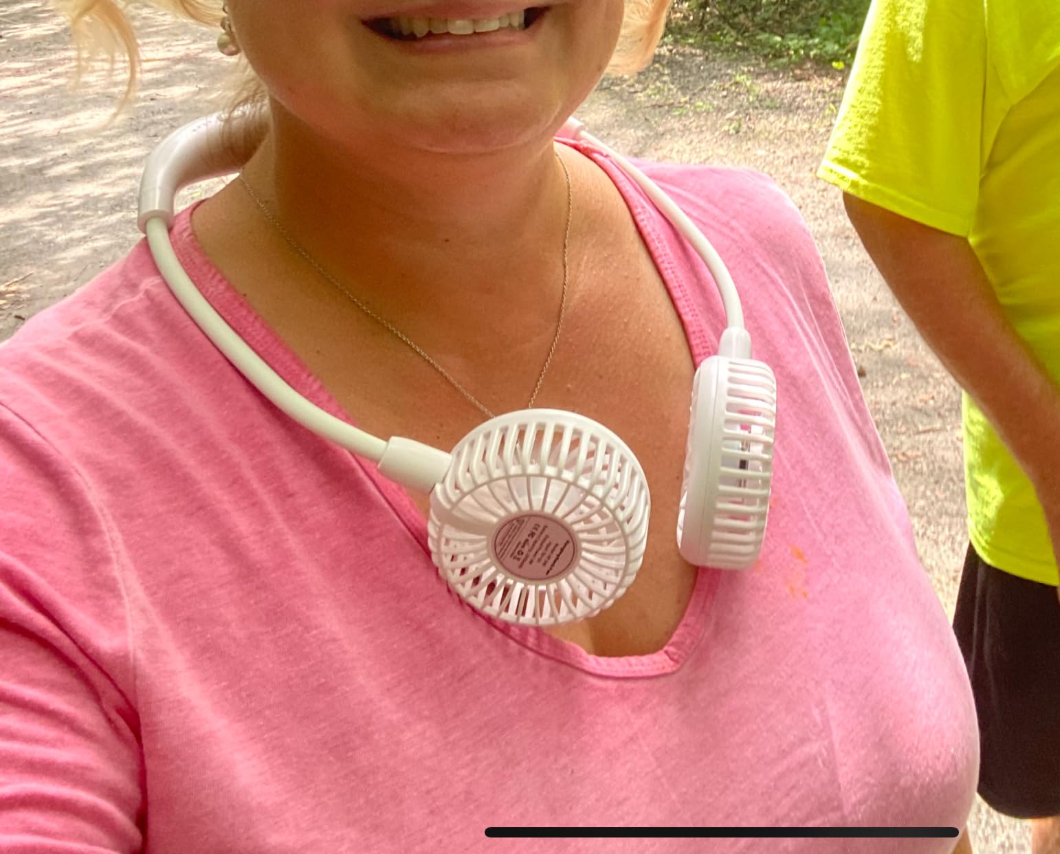 COMLIFE Portable Neck Fan, 2600mAh Battery Operated Ultra Quiet Hands Free USB Fan with Strong Wind, 360° Adjustable High Flexibility Wearable Personal Fan for Home Office Outdoor Travel (Black) customer photo 1