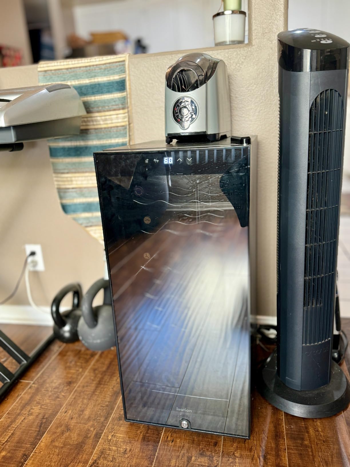 Ivation 18 Bottle Compressor Wine Cooler Refrigerator w/Lock, Large Freestanding Wine Cellar For Red, White, Champagne or Sparkling Wine, 41f-64f Digital Temperature Control Fridge Glass Door Black customer photo 2